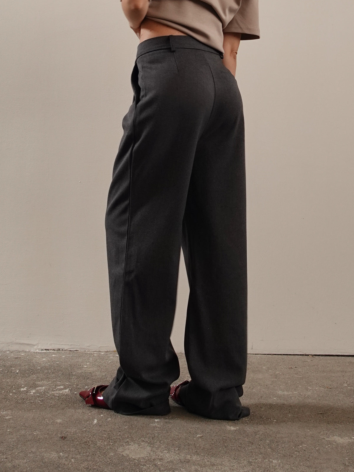 PANTALONI WIDE LEG CON CHIUSURA ASIMMETRICA - GRIGIO 9606