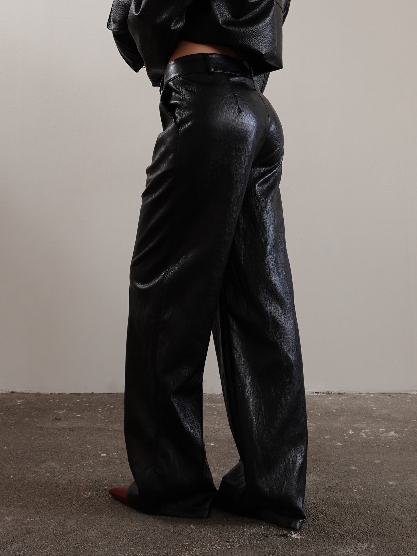 PANTALONI IN ECOPELLE WIDE LEG - NERO 19353