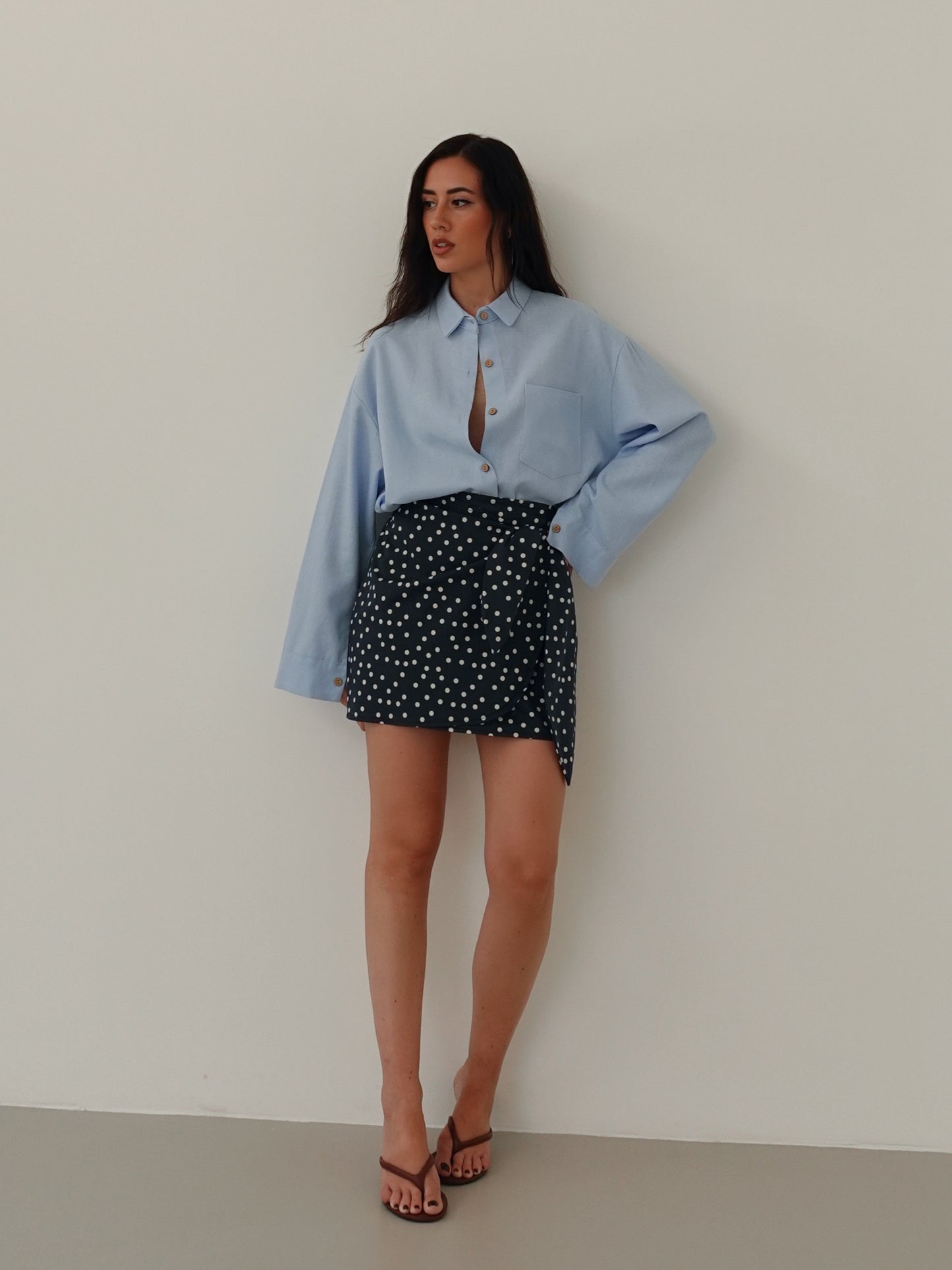 MINIGONNA A POIS CON CHIUSURA A PORTAFOGLIO - BLU 58925
