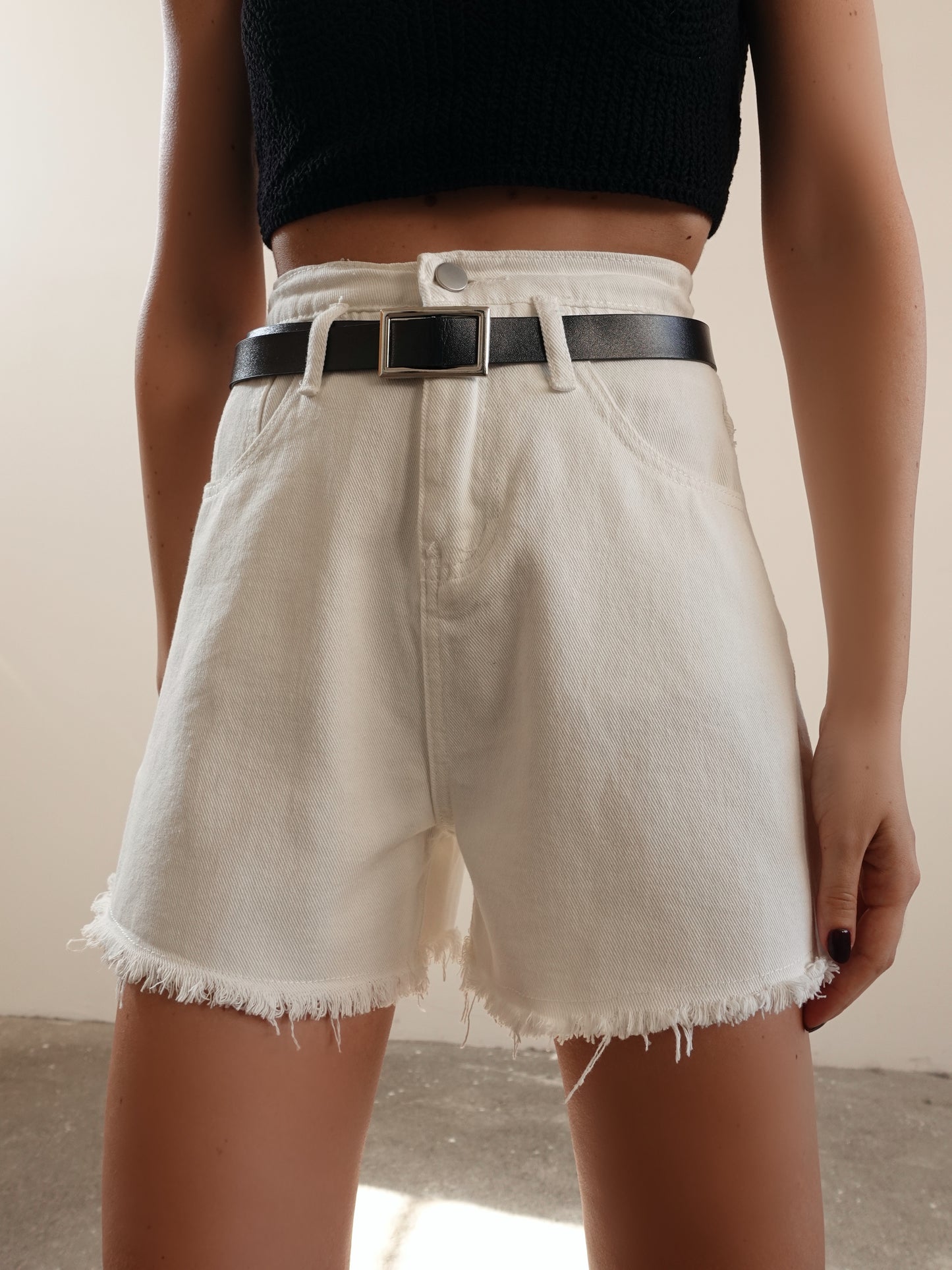 SHORTS IN DENIM CON CINTURINO - BIANCO 31012