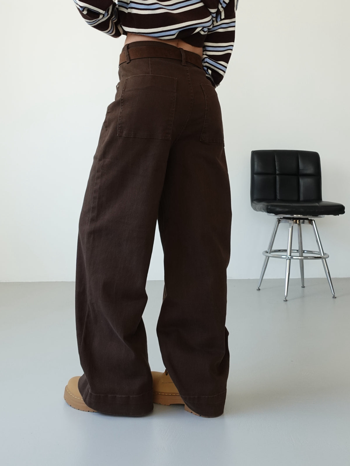 PANTALONI WIDE LEG CON CINTURA - MARRONE 202446