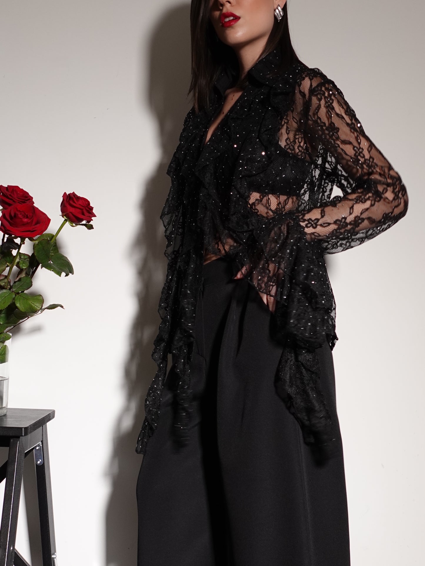 BLUSA IN PIZZO CON STRASS - NERO C160