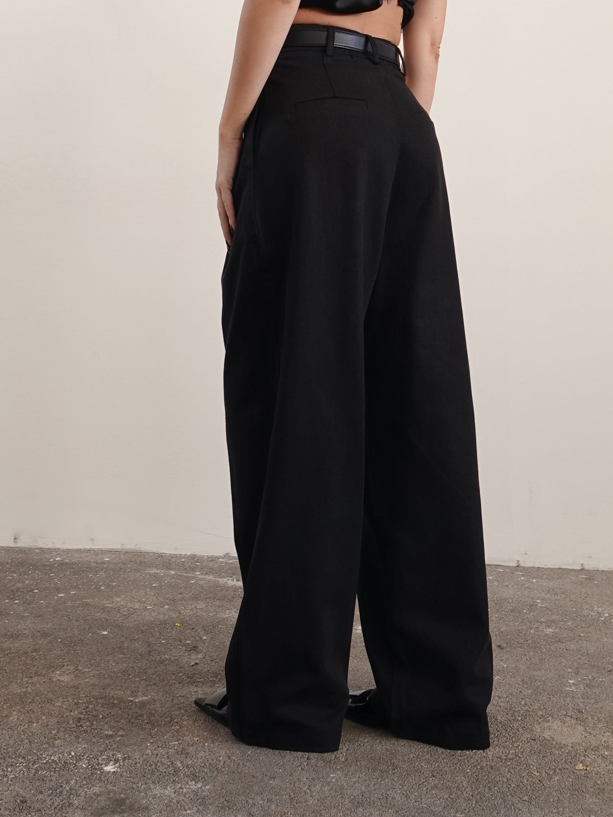 PANTALONI CARROT FIT CON CINTURA - NERO 14737