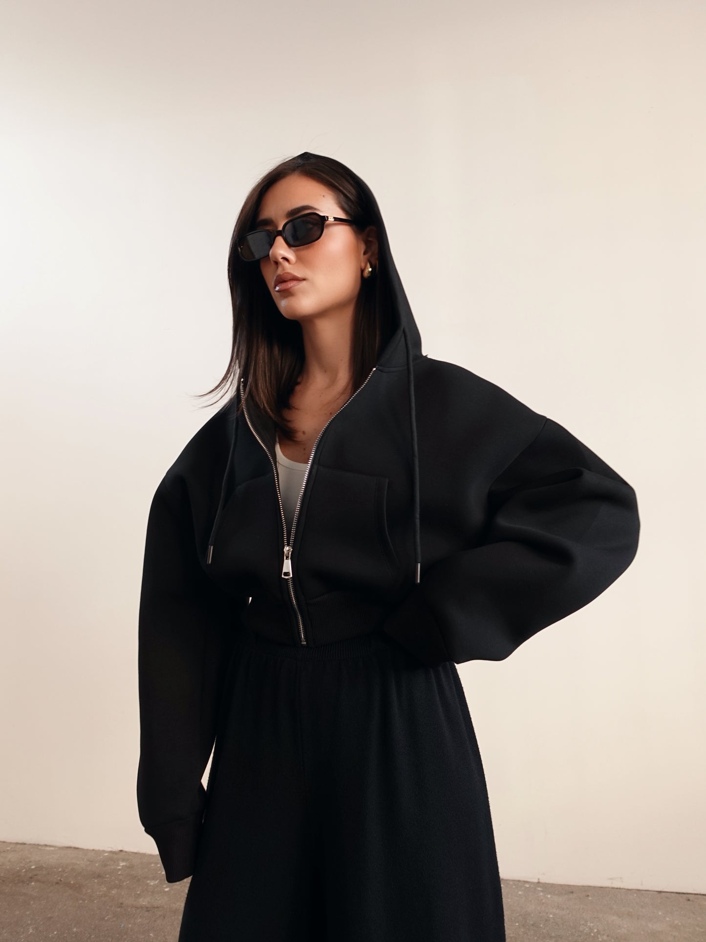 FELPA CROP CON CAPPUCCIO - NERO 1905