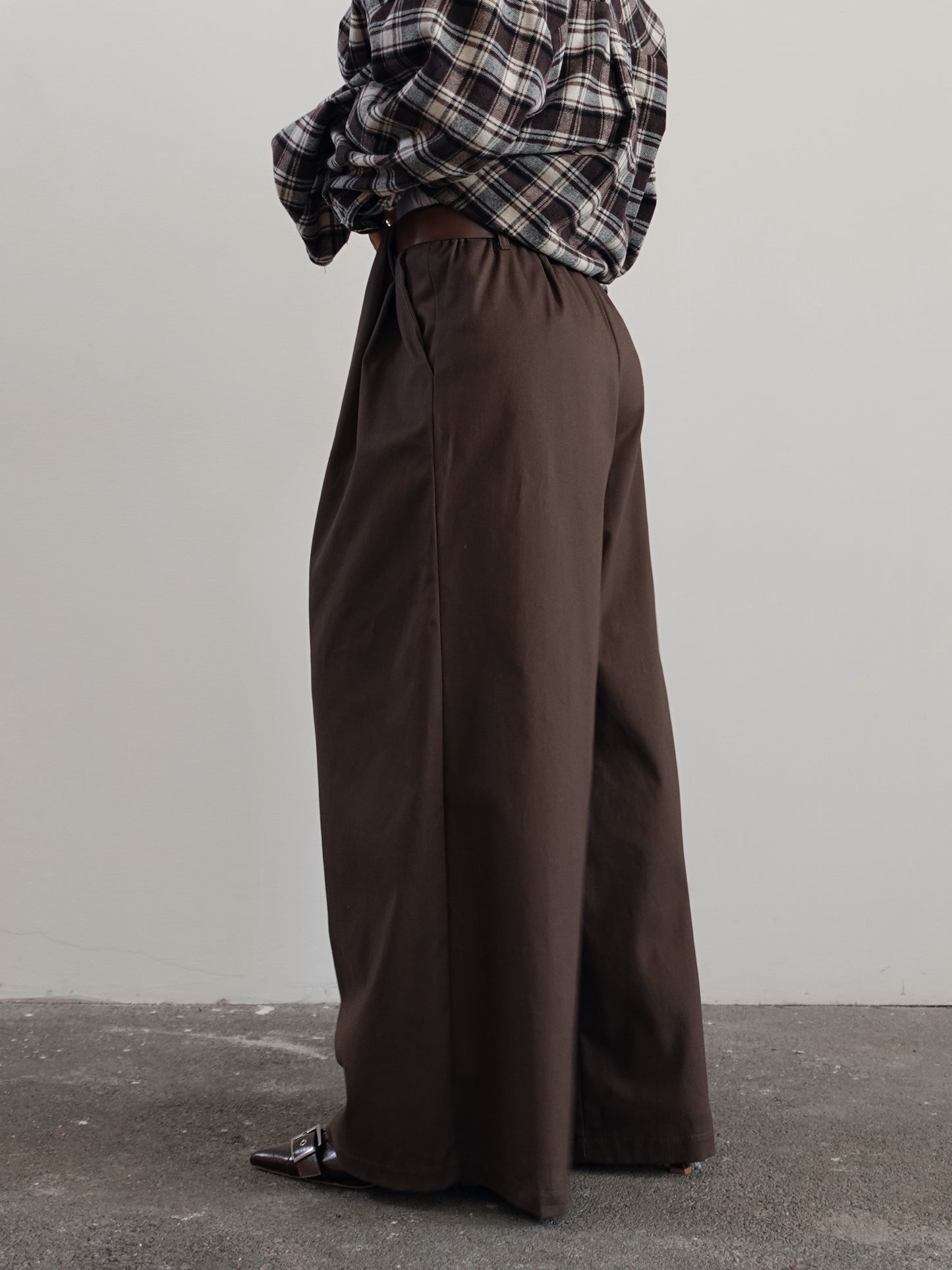PANTALONI A PALAZZO BROOKLYN CON CINTURA - MARRONE 2610