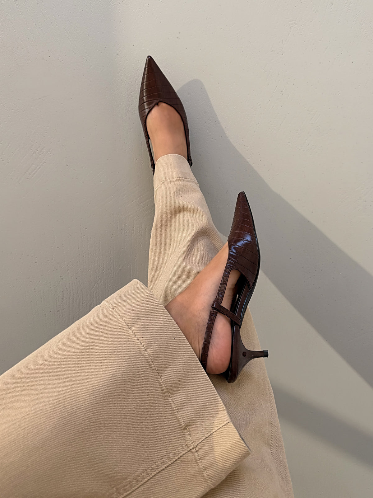 SLINGBACK KITTEN CROCO - MARRONE M870