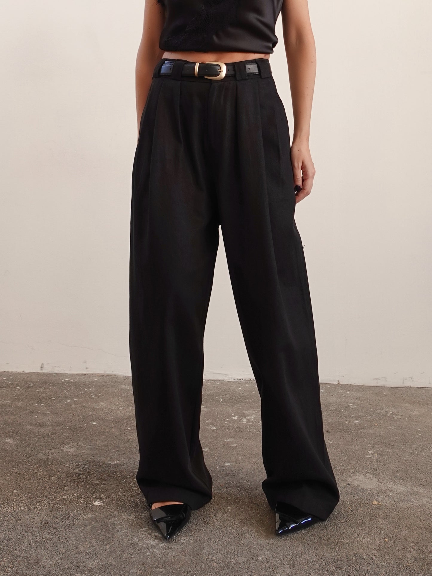 PANTALONI CARROT FIT CON CINTURA - NERO 14737