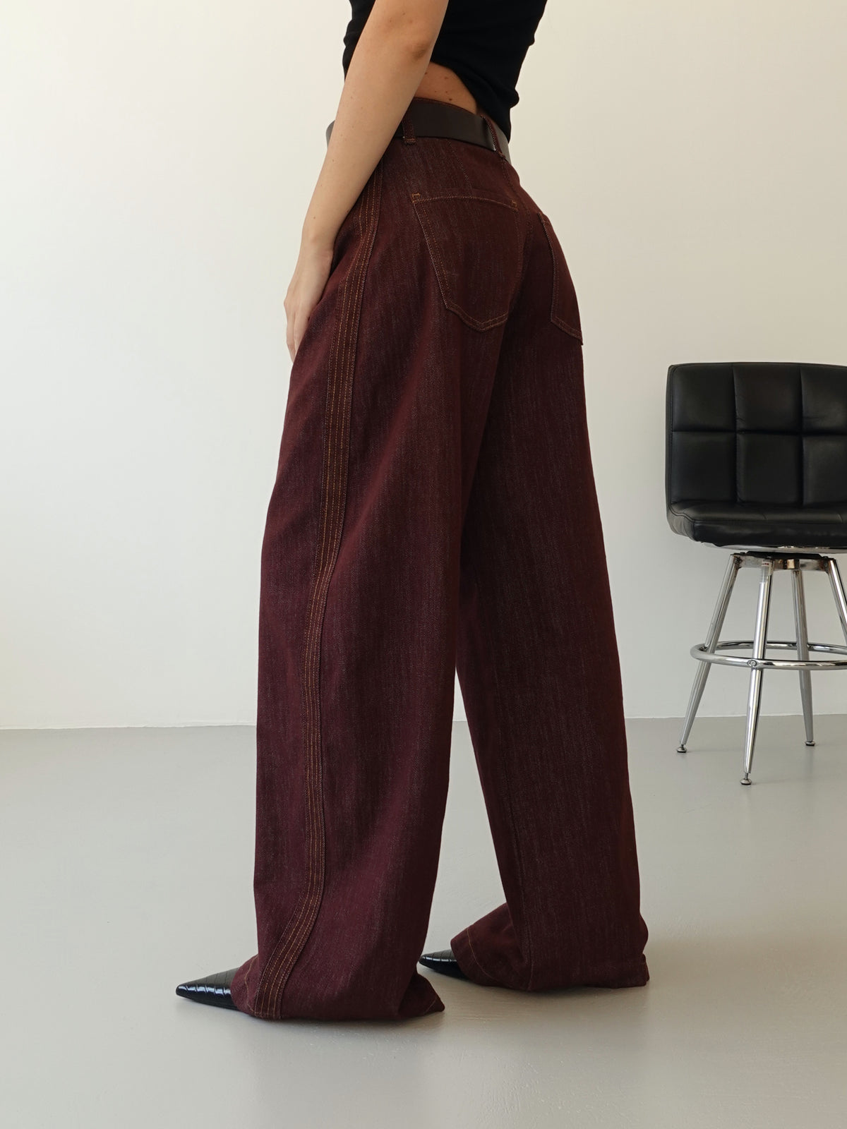 JEANS BALLOON COLOR CON CINTURA - BURGUNDY 32630