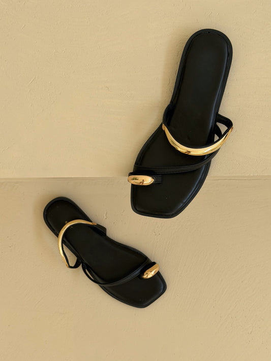 CIABATTA CON DETTAGLI ORO - NERO CM207