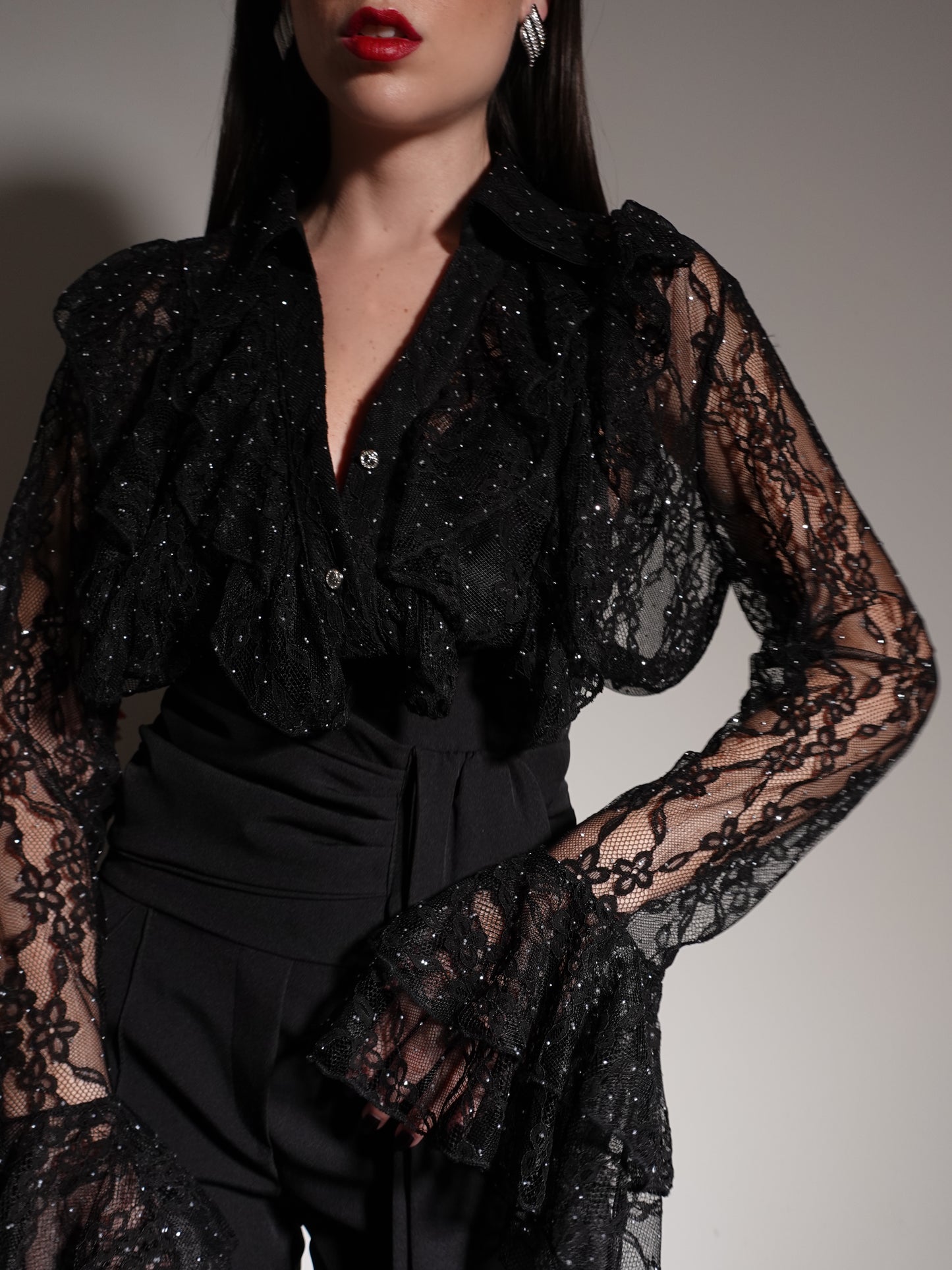 BLUSA IN PIZZO CON STRASS - NERO C160