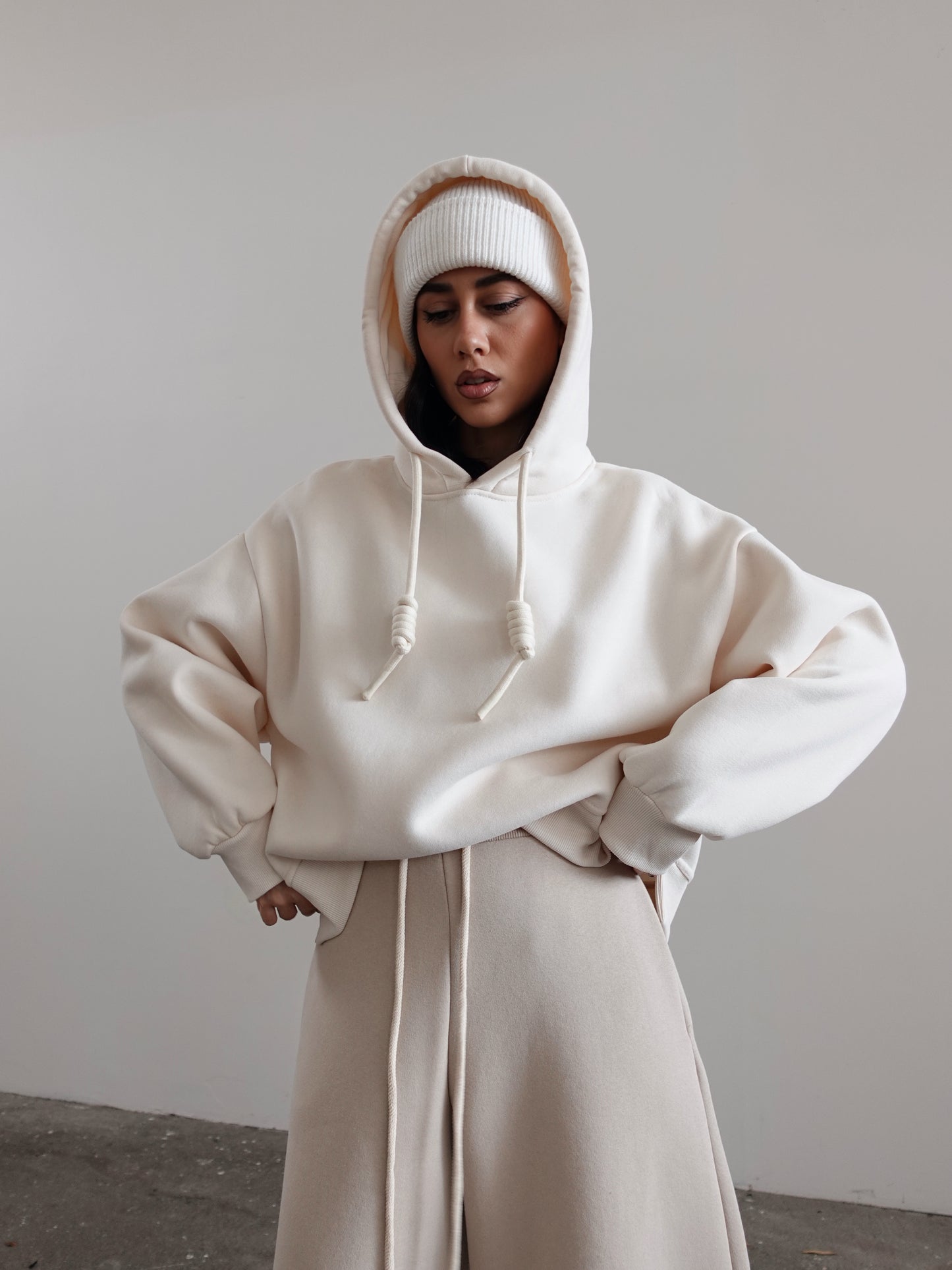 FELPA PHOENIX CON CAPPUCCIO - BURRO 3703