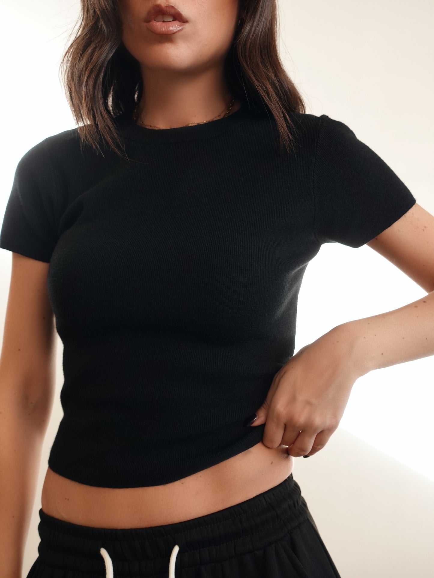 T-SHIRT CROP IN MAGLIA - NERO 3101