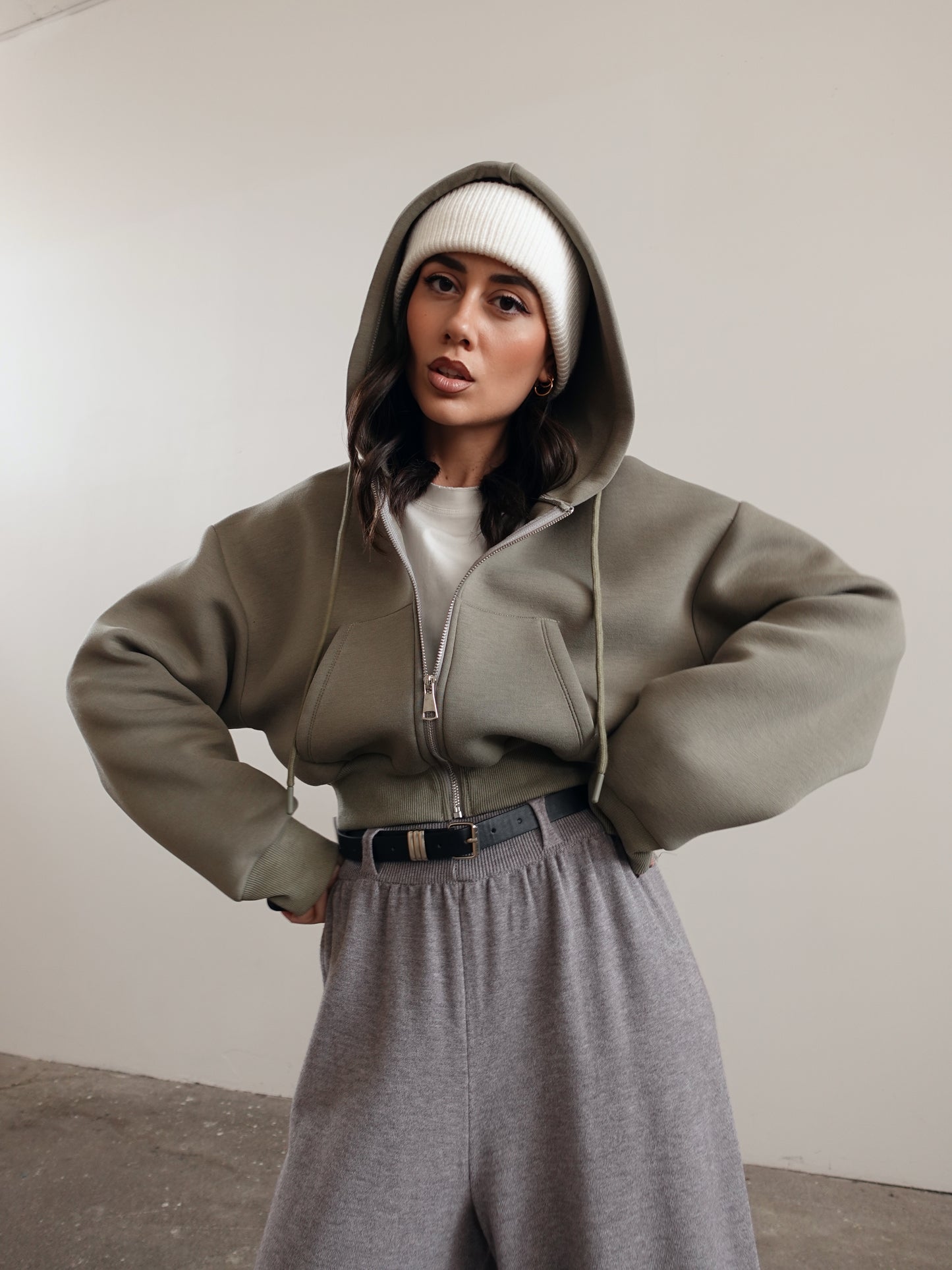 FELPA CROP CON CAPPUCCIO - VERDE 1905