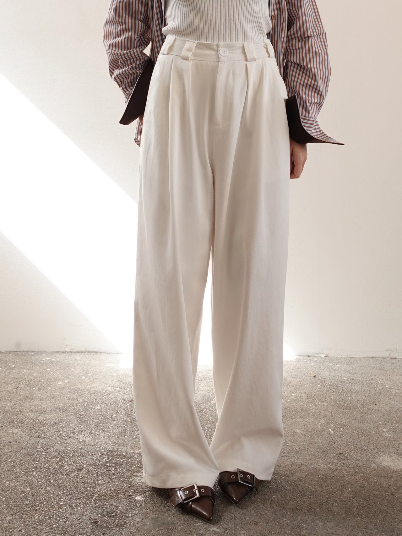 PANTALONI CARROT FIT CON CINTURA - BIANCO 14737