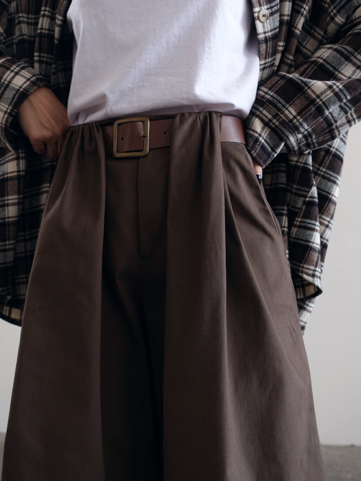 PANTALONI A PALAZZO BROOKLYN CON CINTURA - MARRONE 2610
