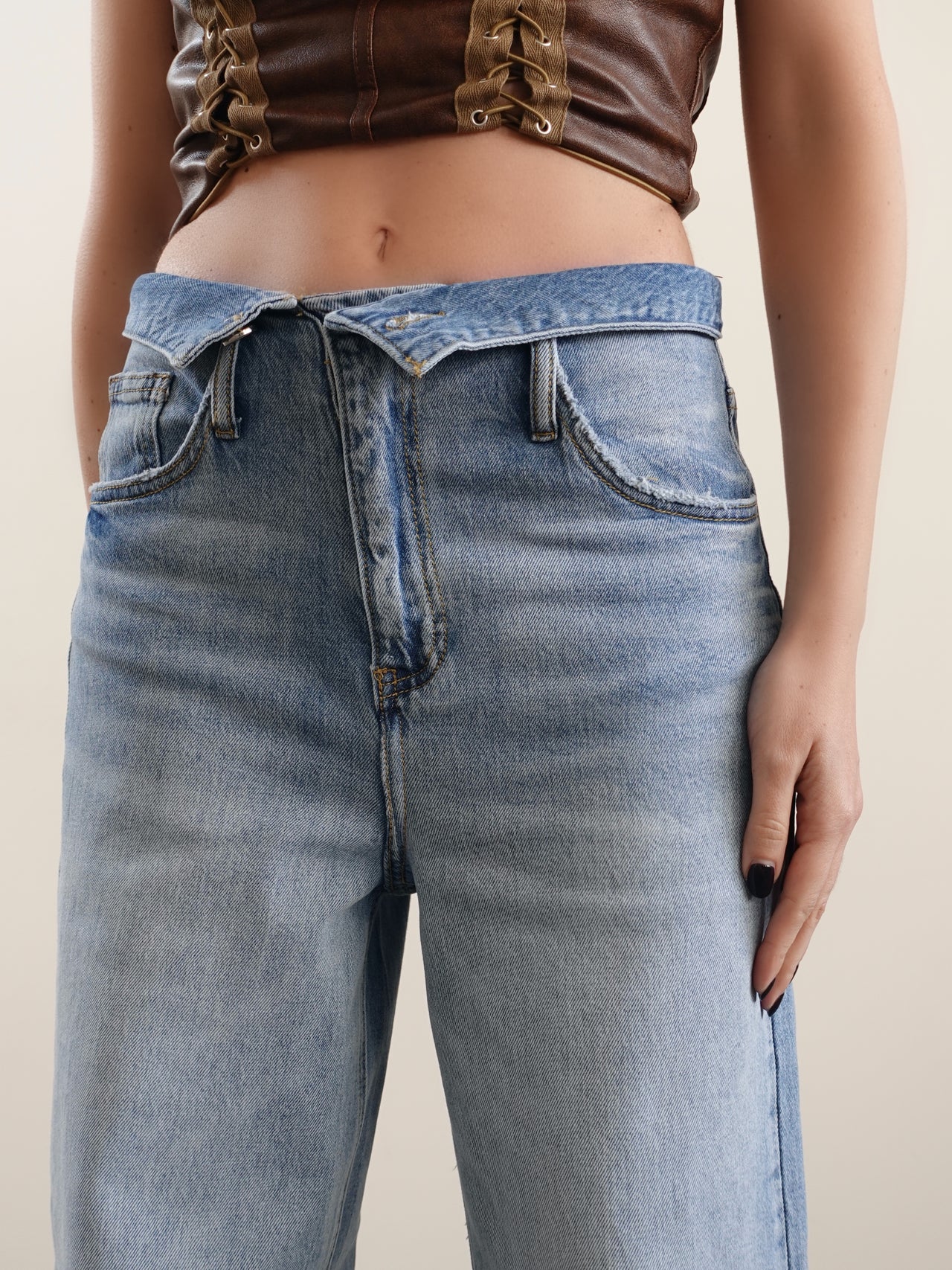 JEANS CON CINTURA RISVOLTATA - LAVAGGIO MEDIO 5075
