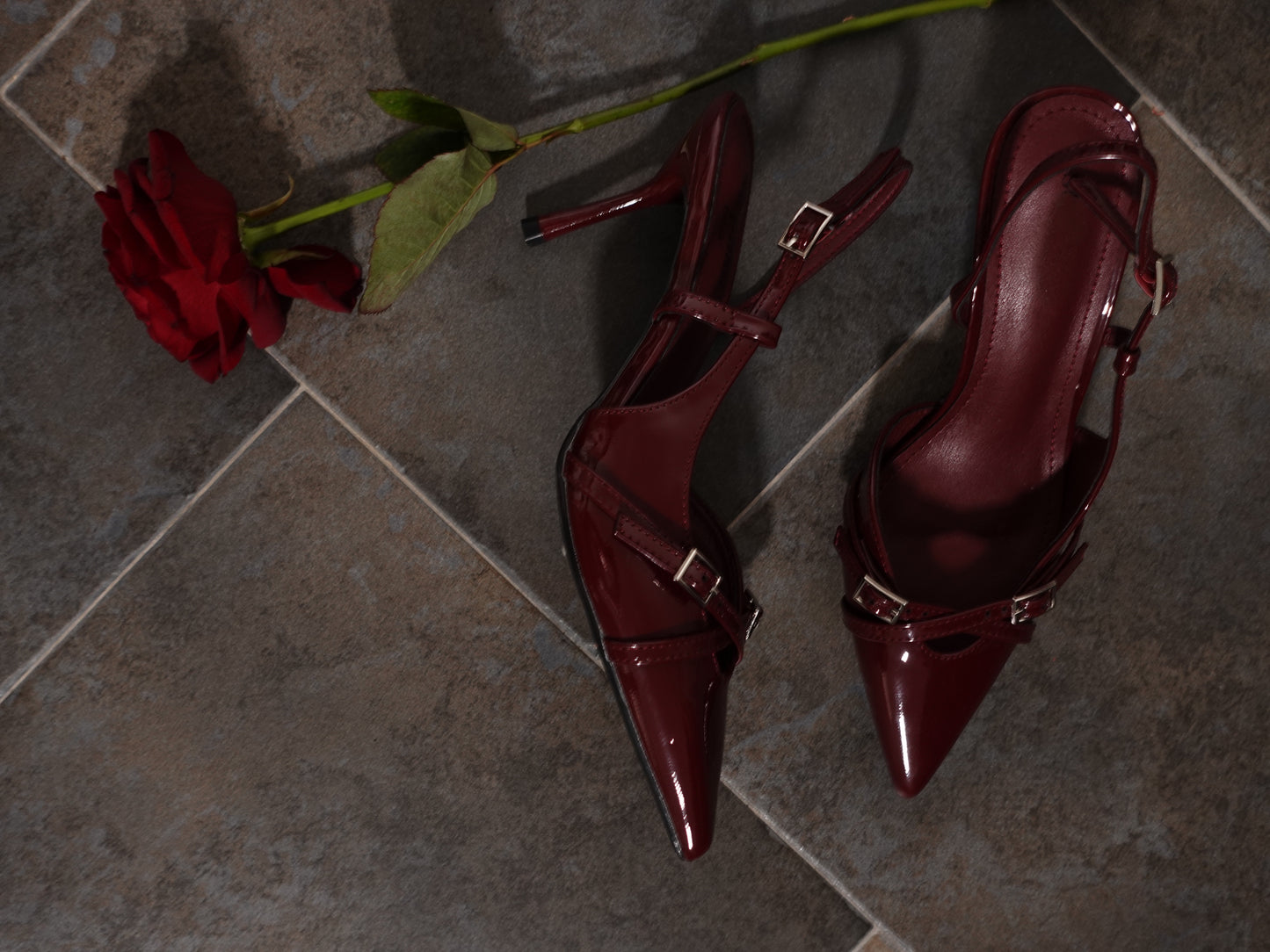 SLINGBACK CON FIBBIE VALENTINE - WINE 201