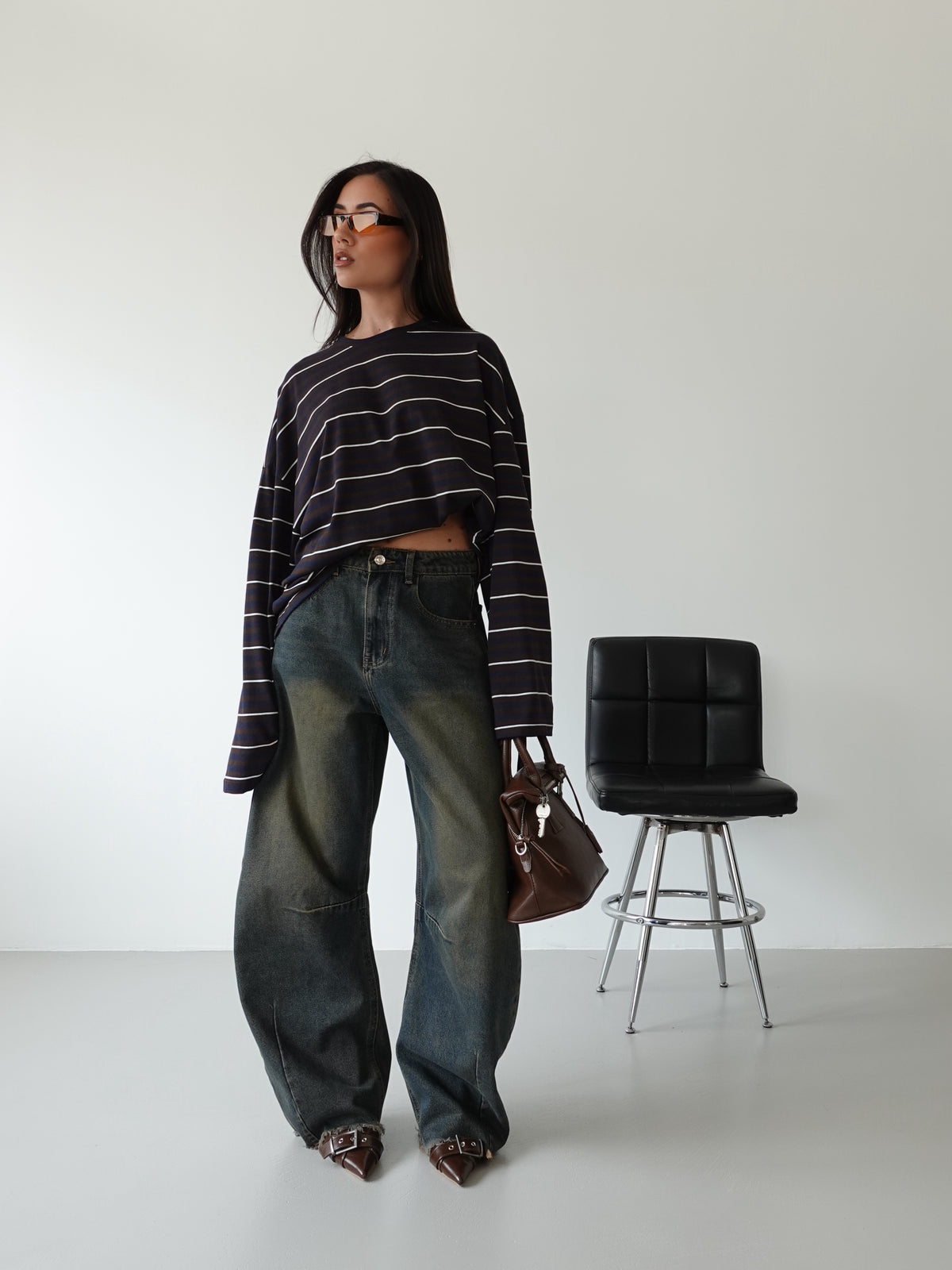 JEANS SABBIATO BALLOON FIT CON FONDO SFRANGIATO - DENIM SCURO 32265