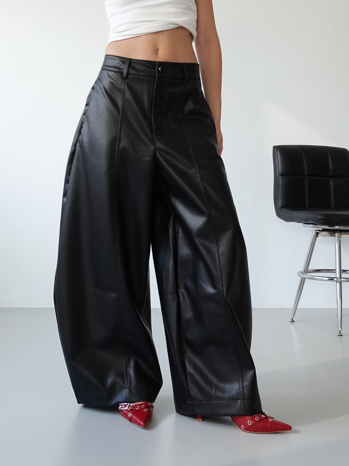 PANTALONI BALLOON IN ECOPELLE H143 - NERO 8938