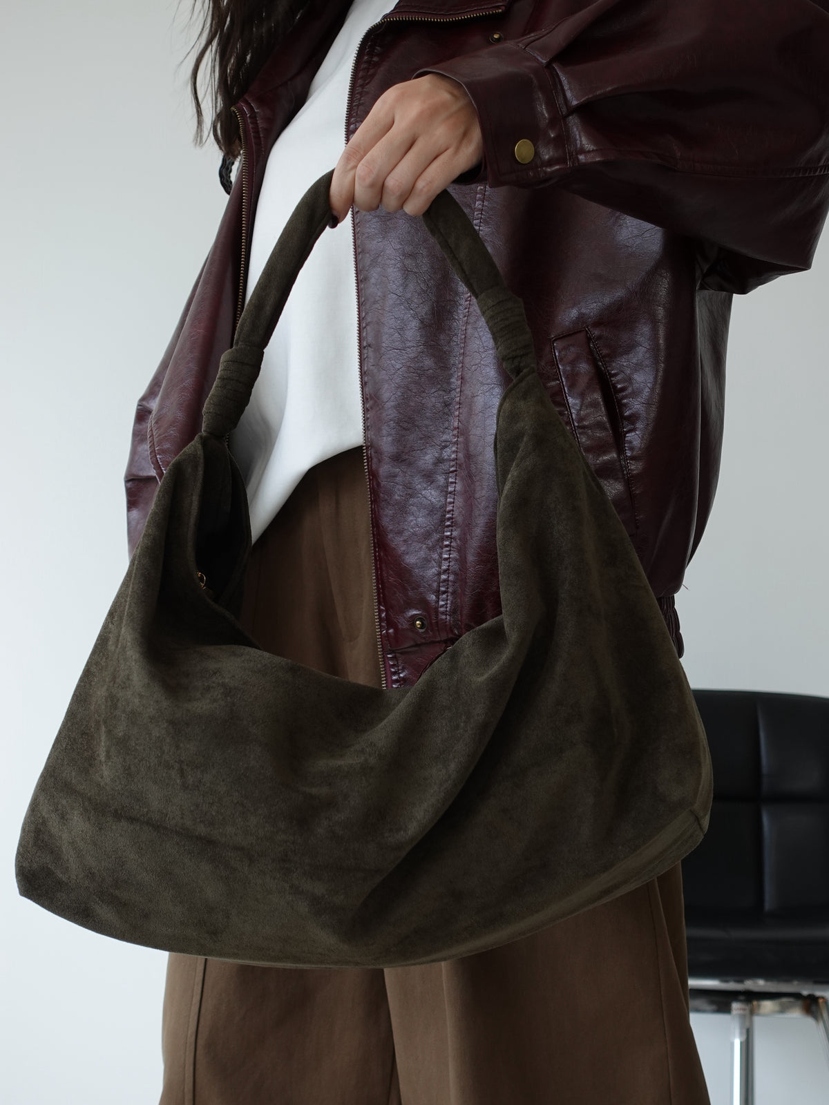 HOBO BAG MORBIDA IN ECOCAMOSCIO - VERDE