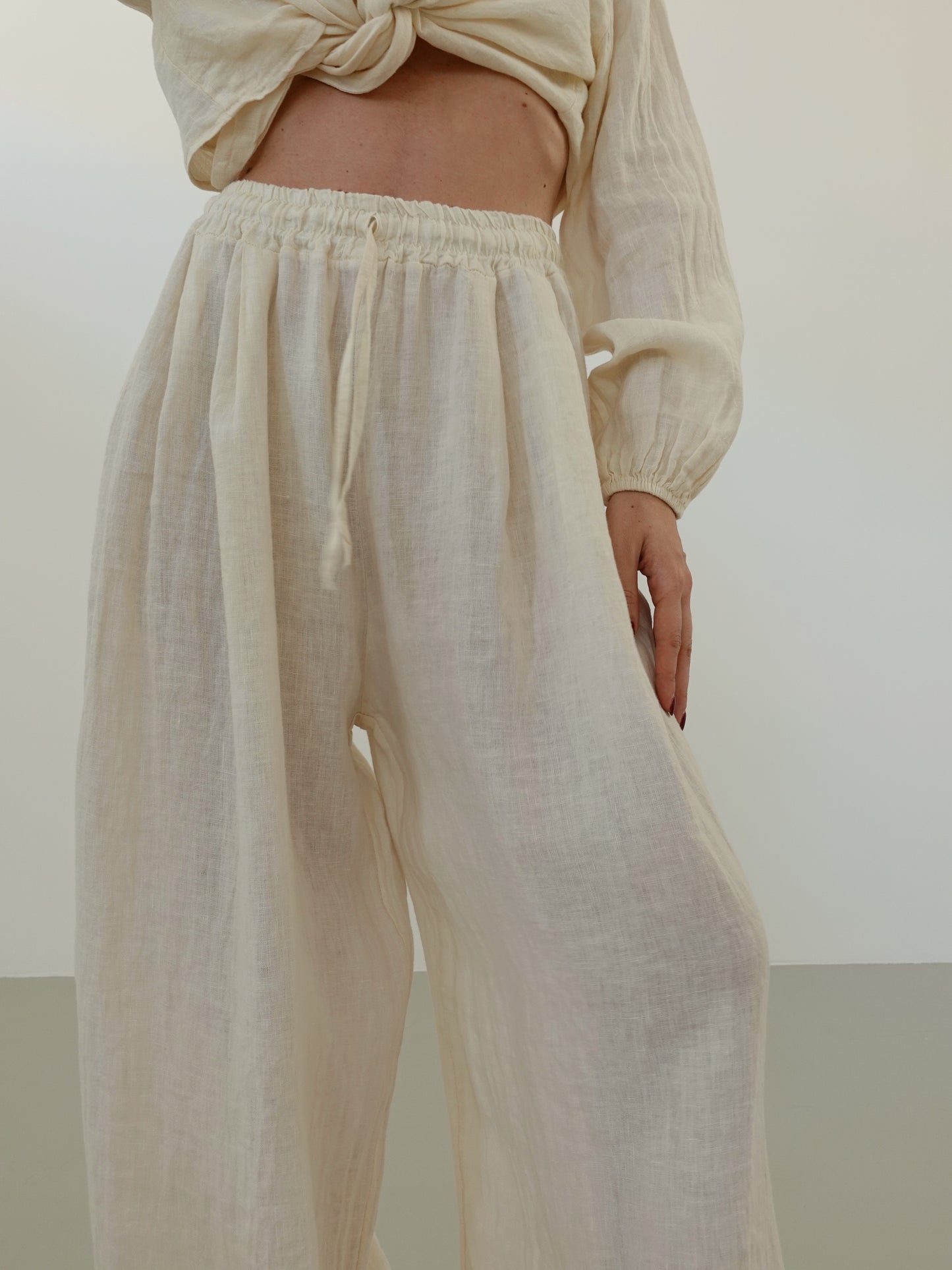 PANTALONI GAMBA AMPIA CON LACCETTI IN 100% LINO - BURRO 6978