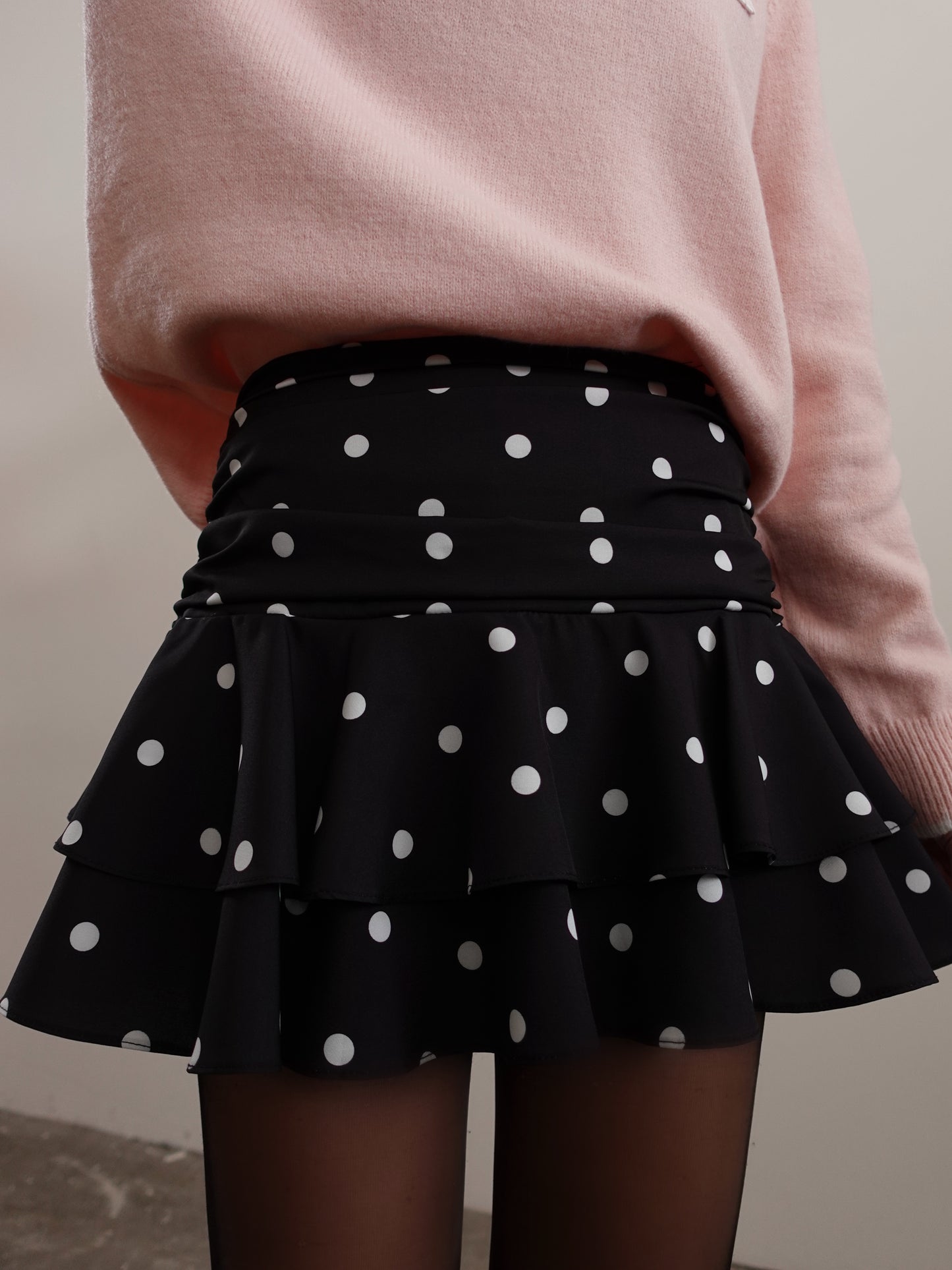 MINIGONNA A POIS CON VOLANT - NERO 9825