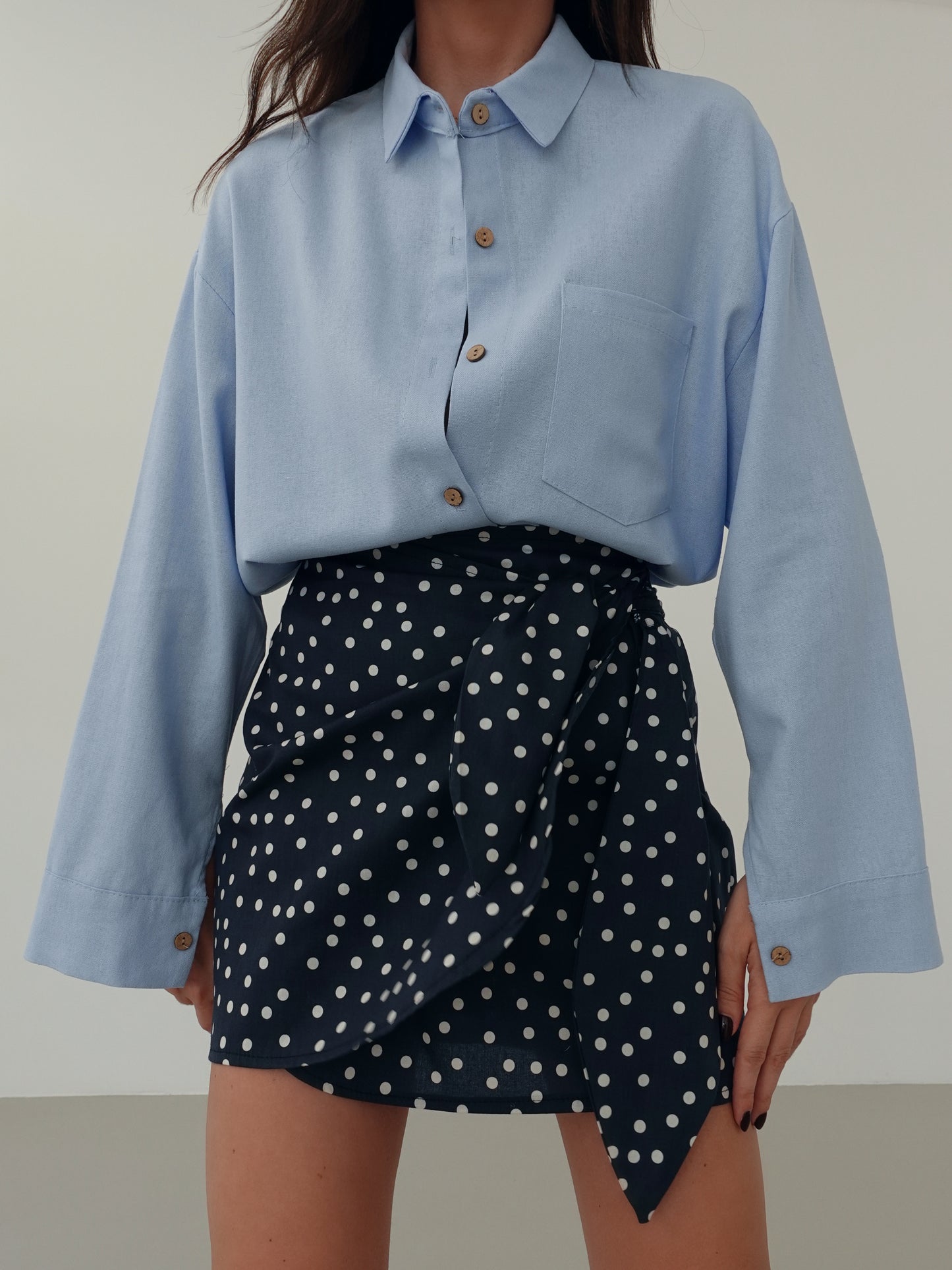 MINIGONNA A POIS CON CHIUSURA A PORTAFOGLIO - BLU 58925