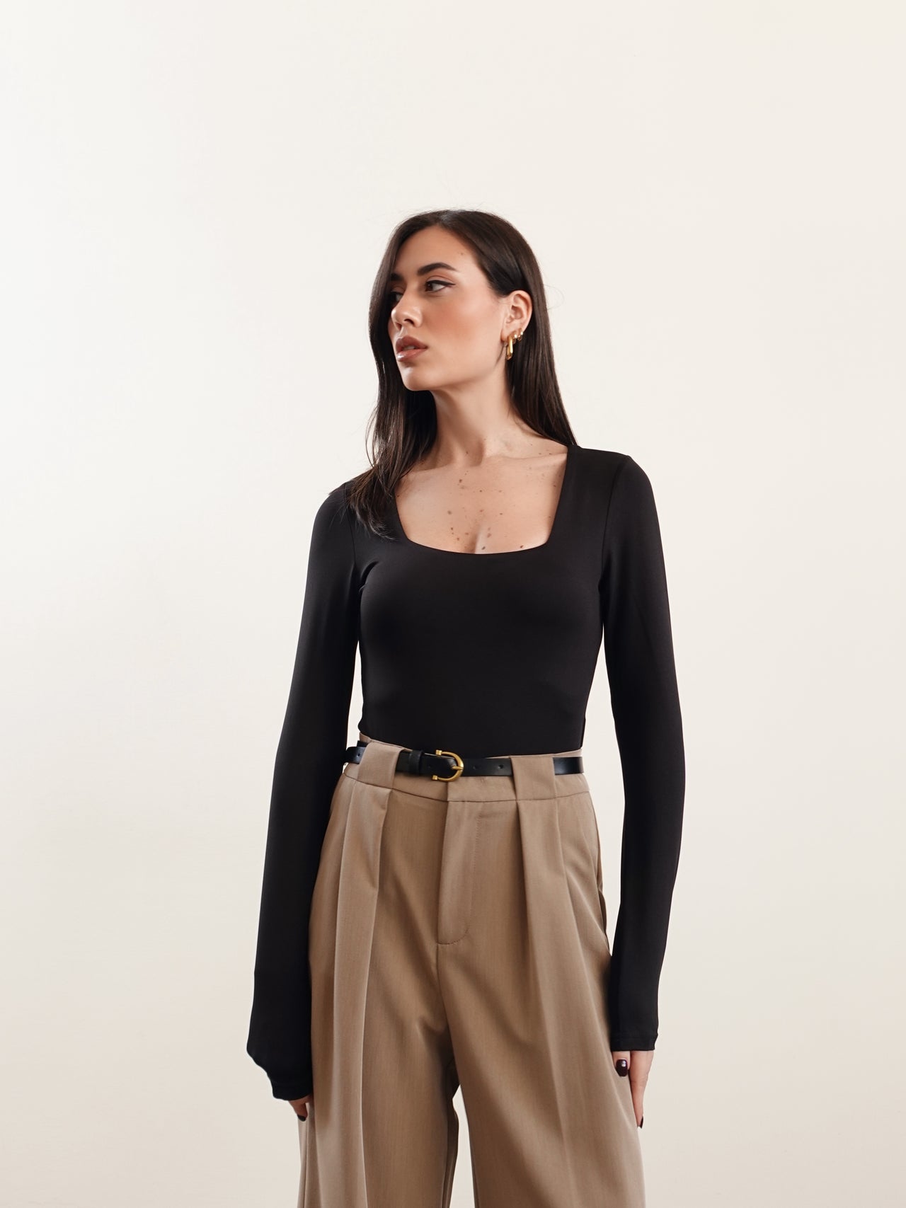 BODY SCOLLO QUADRATO A MANICA LUNGA - NERO Y713