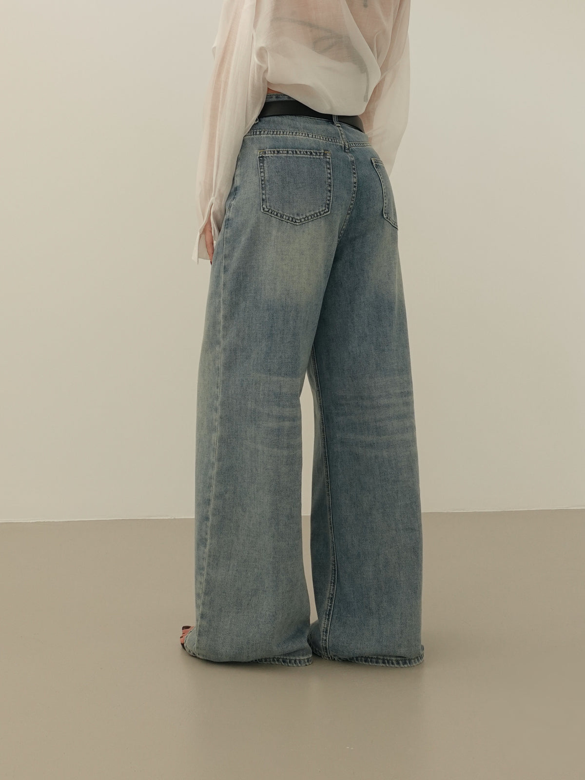 JEANS WIDE LEG SABBIATO CON CINTURA - LAVAGGIO MEDIO 66381