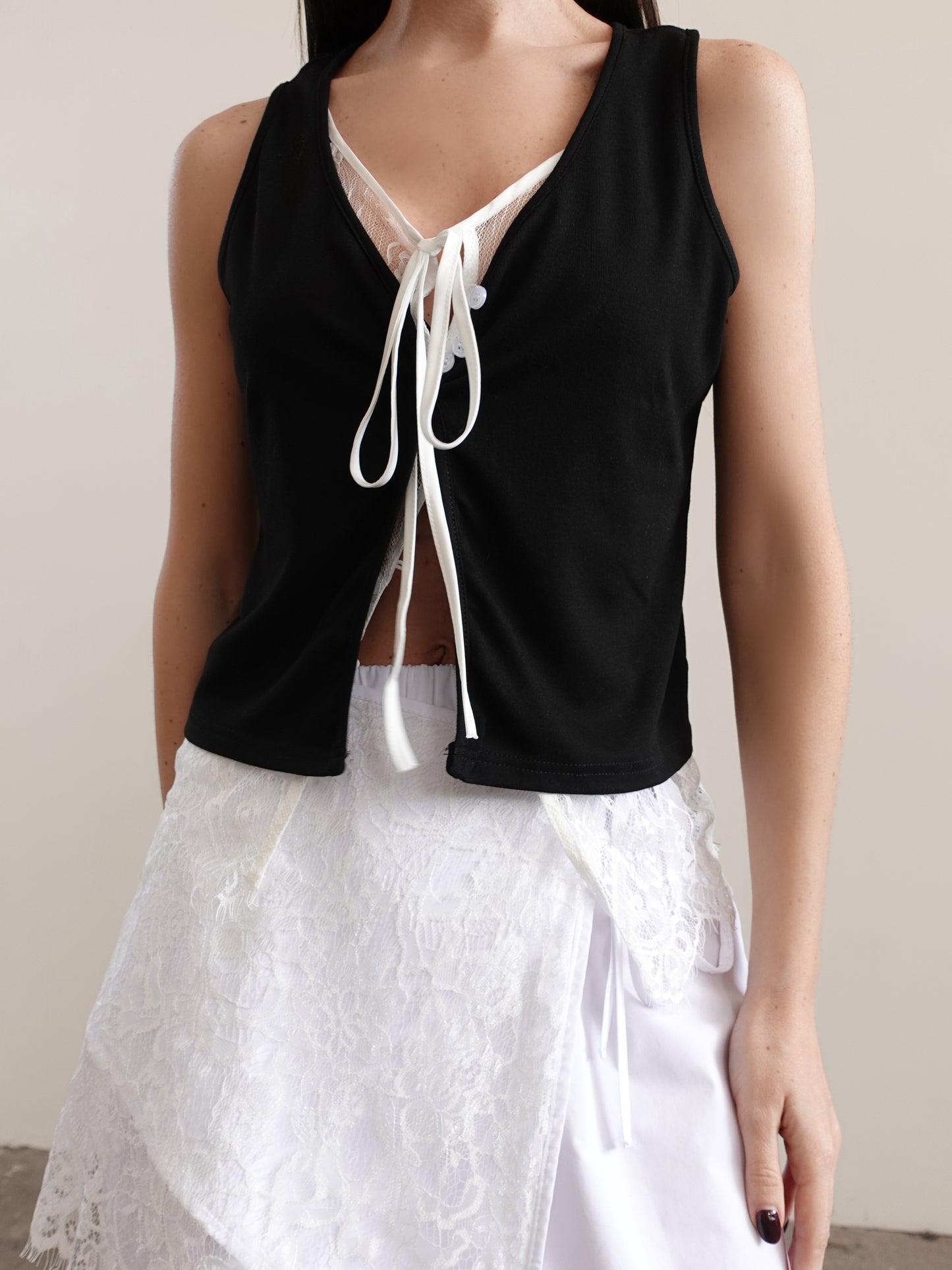 CANOTTA CON INSERTI IN PIZZO - NERO 30134