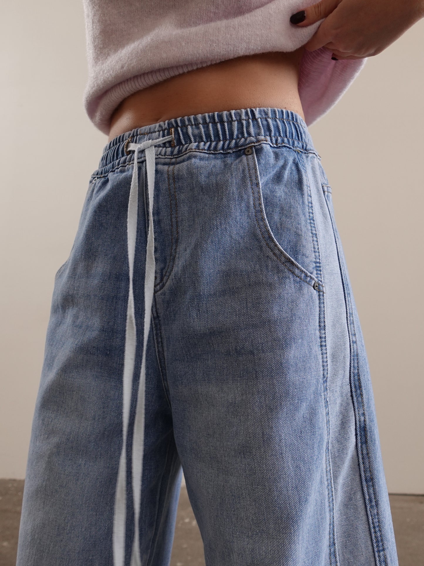 JOGGERS IN DENIM - LAVAGGIO CHIARO 010