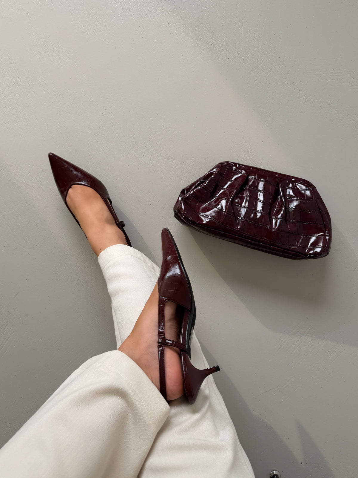 SLINGBACK KITTEN CROCO - BURGUNDY M870
