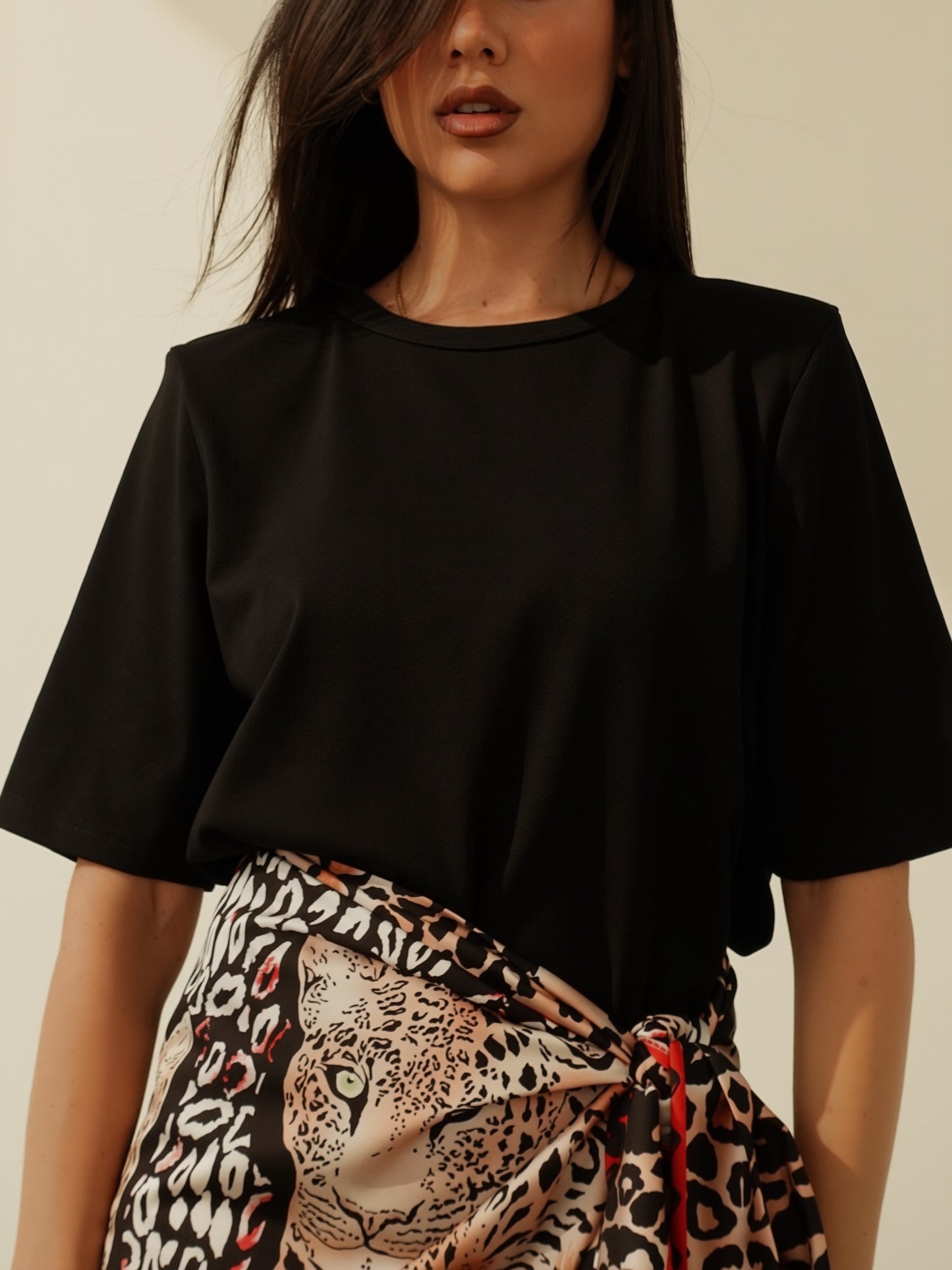 T-SHIRT BASIC CON SPALLINE - NERO 93755