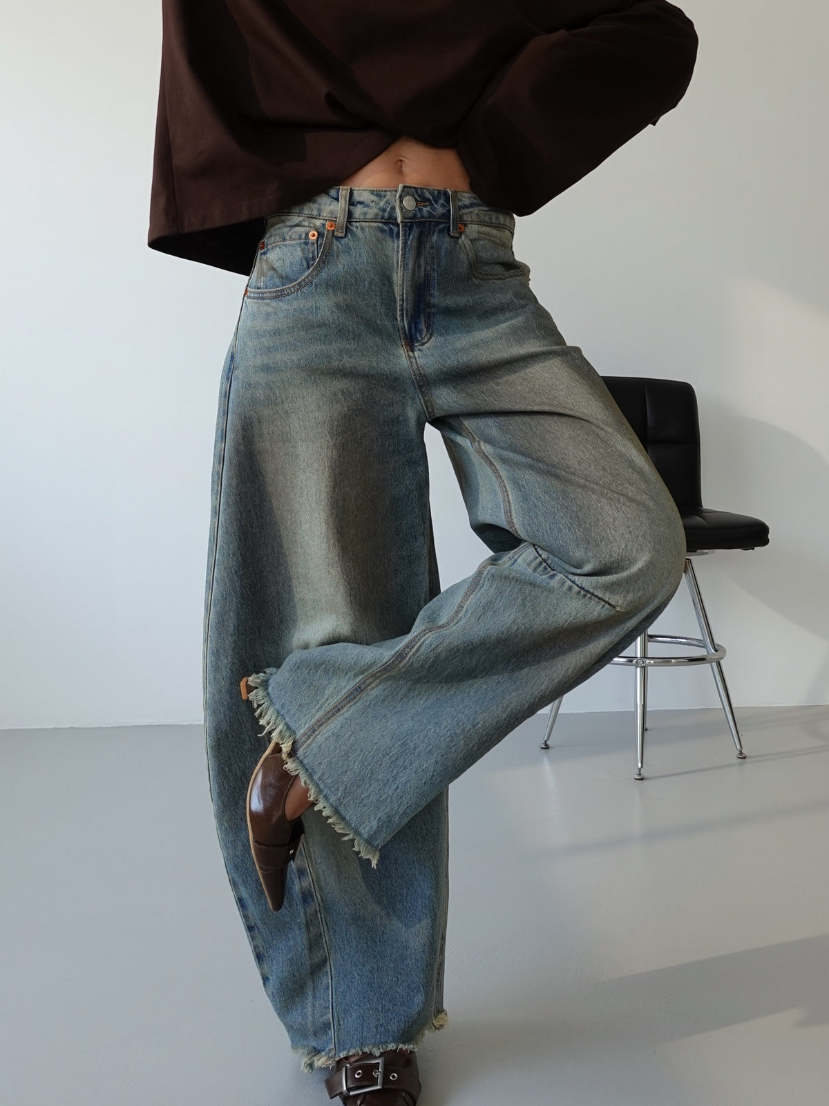JEANS BARRELL FIT SABBIATO - LAVAGGIO MEDIO ZJ6125B