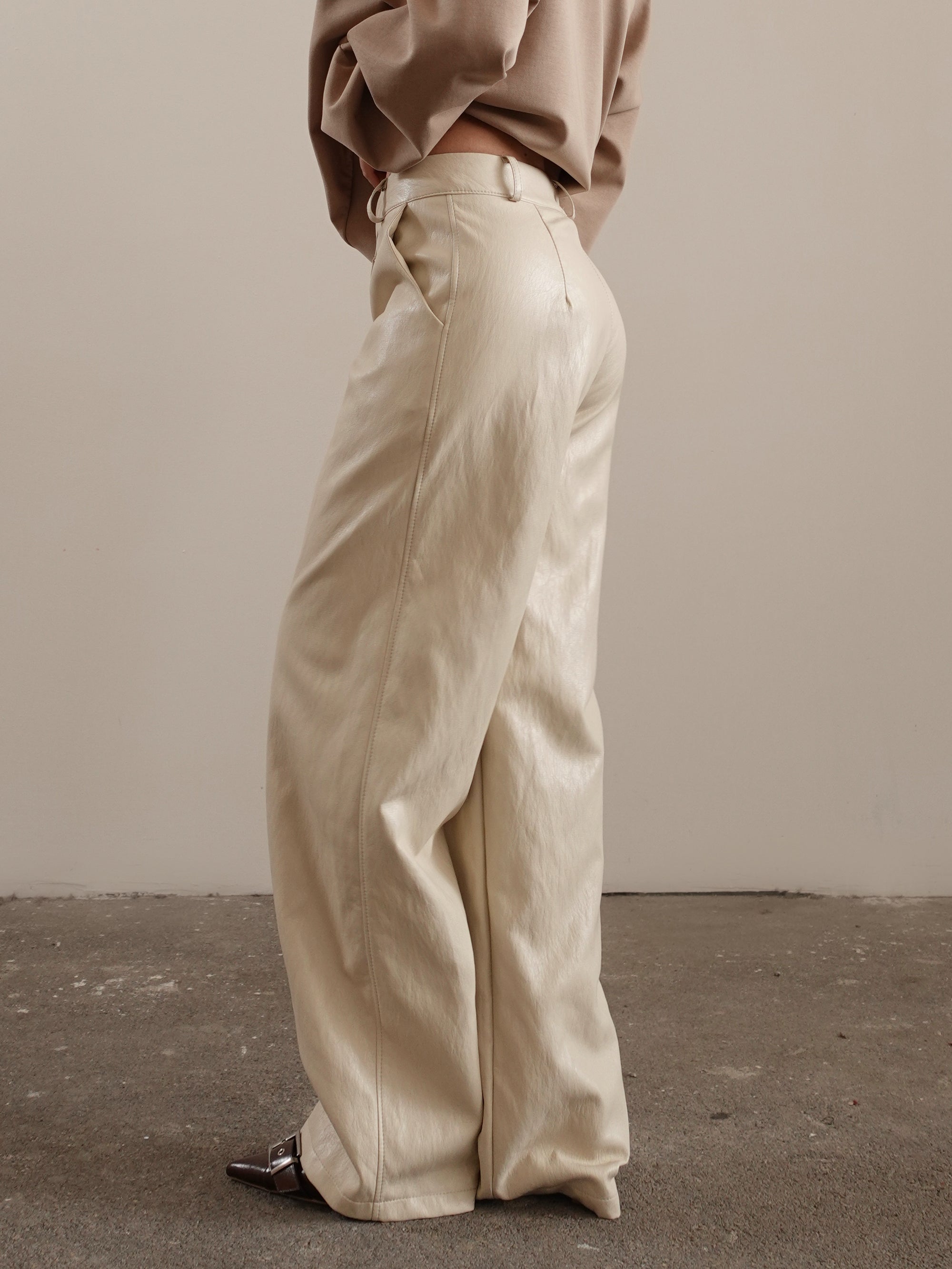 PANTALONI IN ECOPELLE WIDE LEG - BEIGE 19353