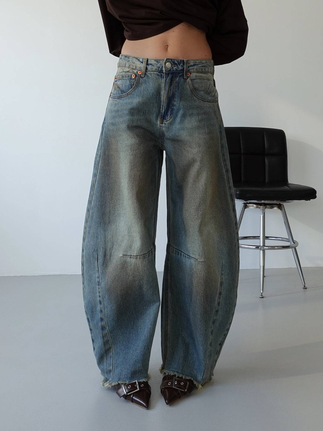JEANS BARRELL FIT SABBIATO - LAVAGGIO MEDIO ZJ6125B