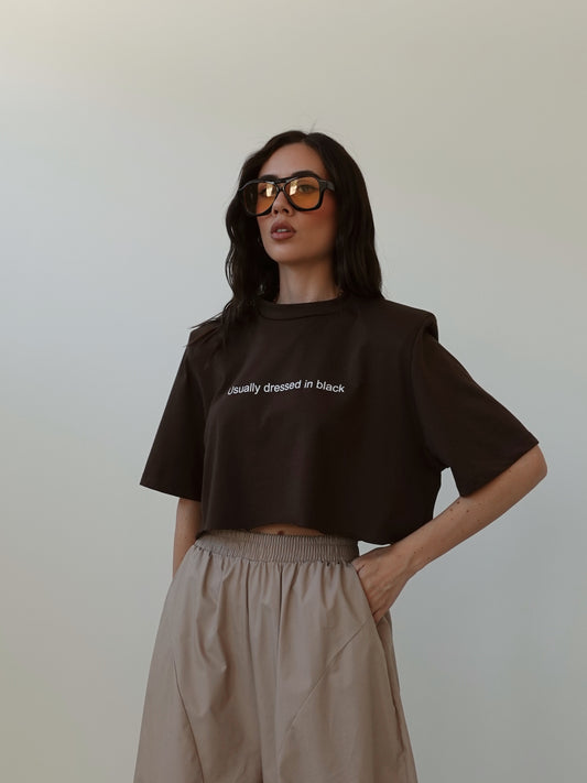 T-SHIRT CROP USUALLY DRESSED IN BLACK - CIOCCOLATO 190601