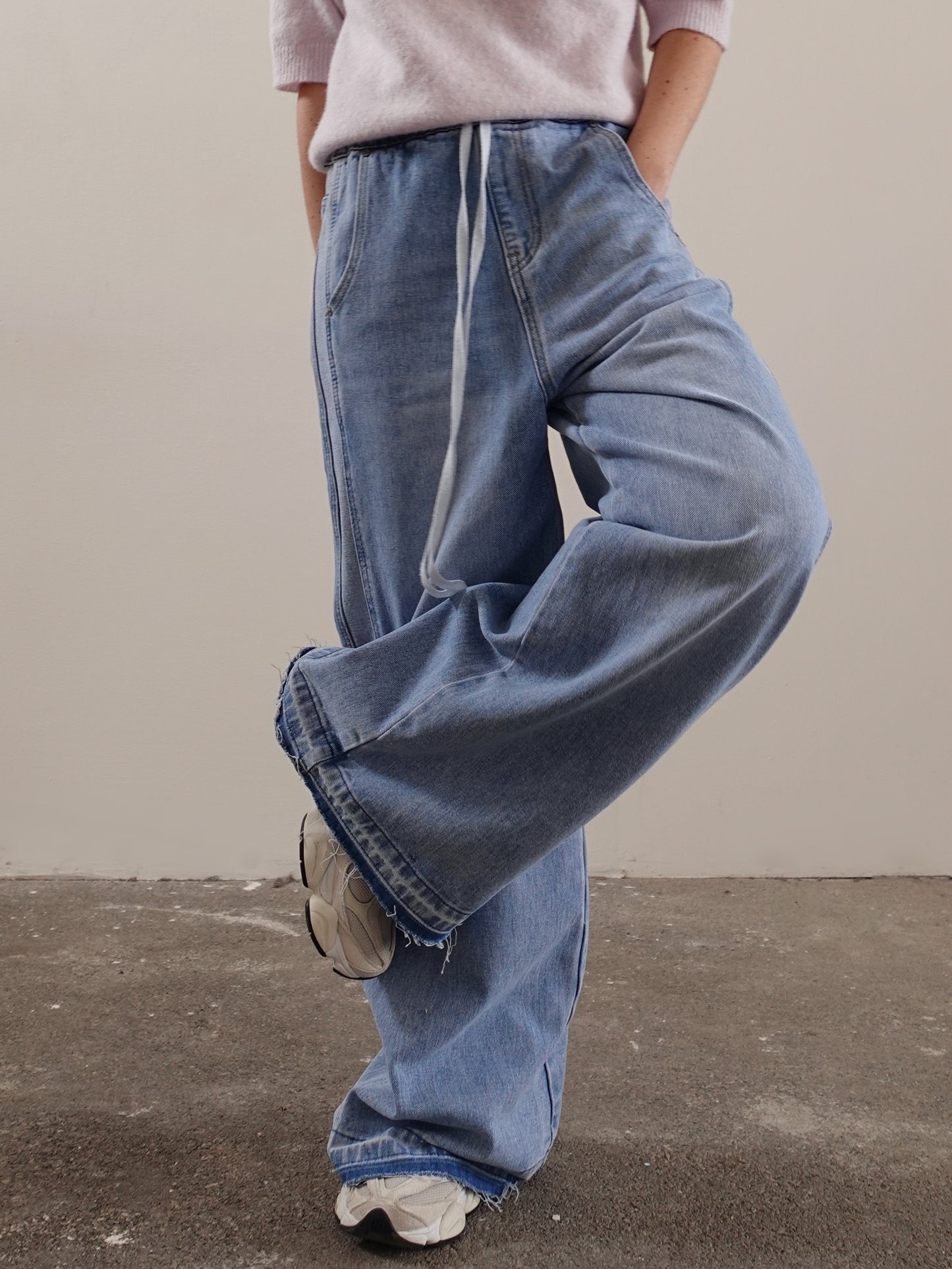 JOGGERS IN DENIM - LAVAGGIO CHIARO 010