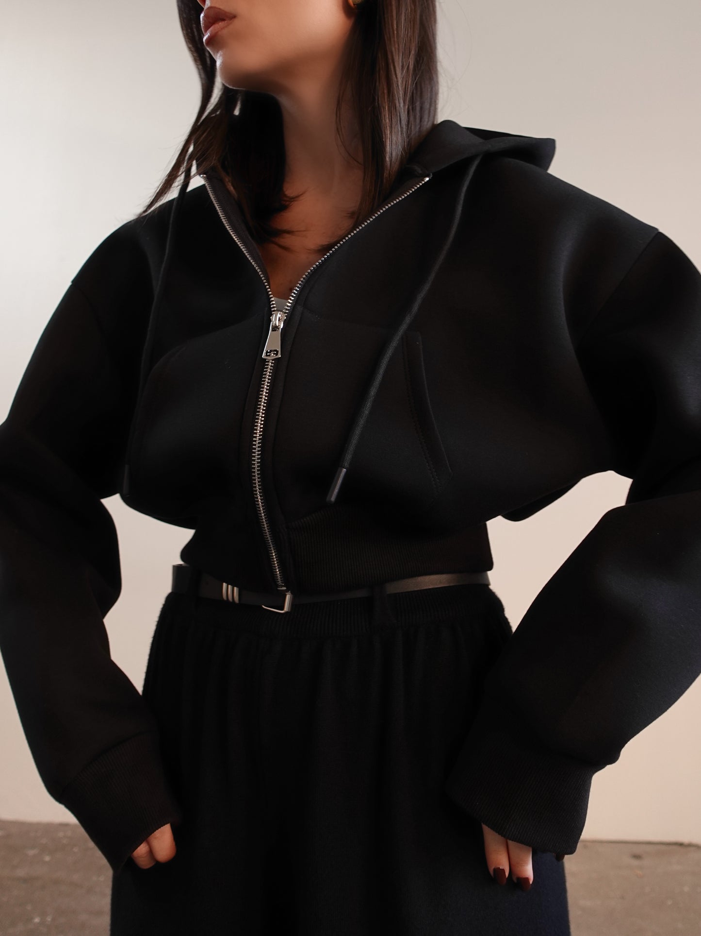 FELPA CROP CON CAPPUCCIO - NERO 1905