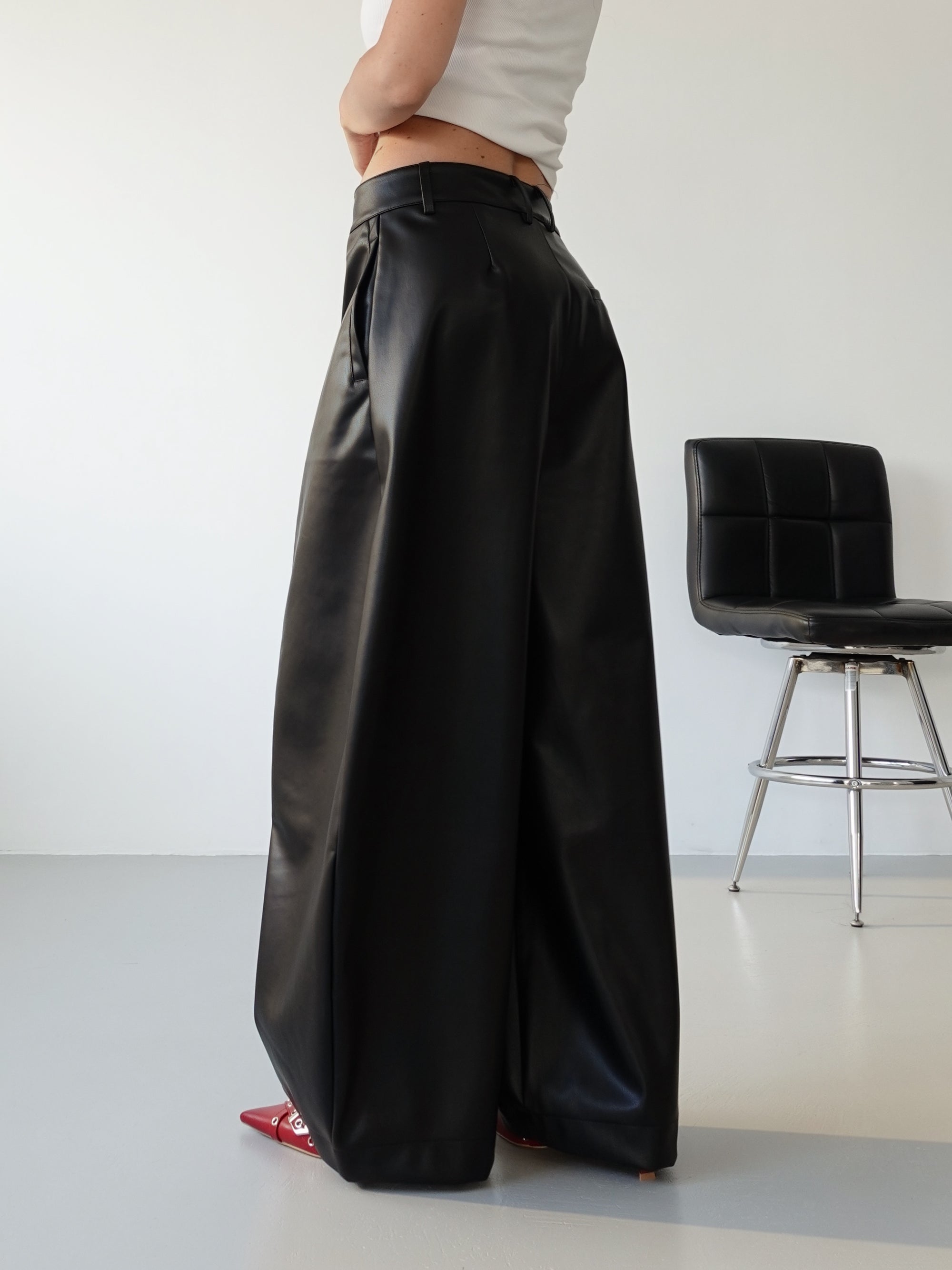 PANTALONI BALLOON IN ECOPELLE H143 - NERO 8938