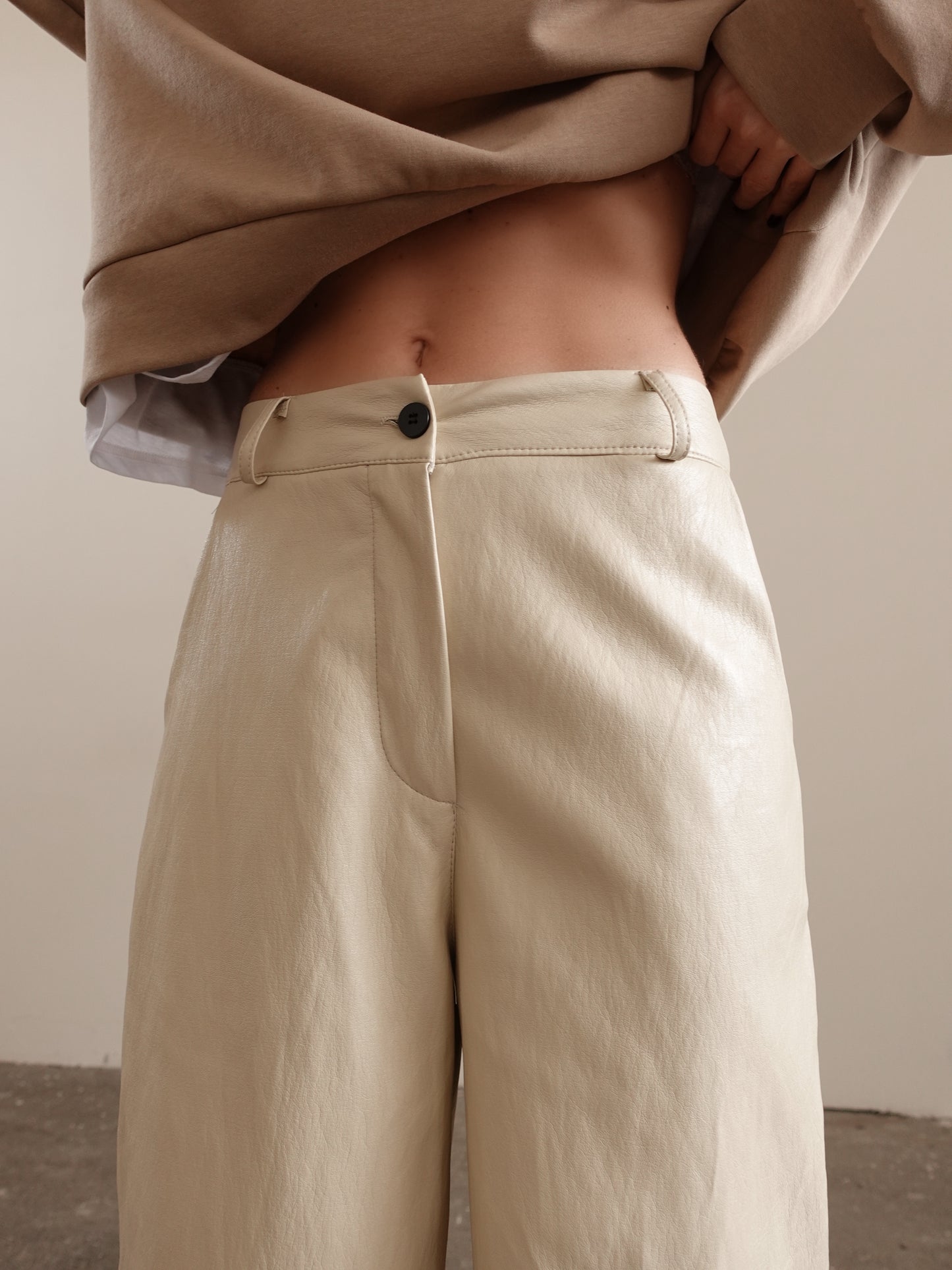 PANTALONI IN ECOPELLE WIDE LEG - BEIGE 19353