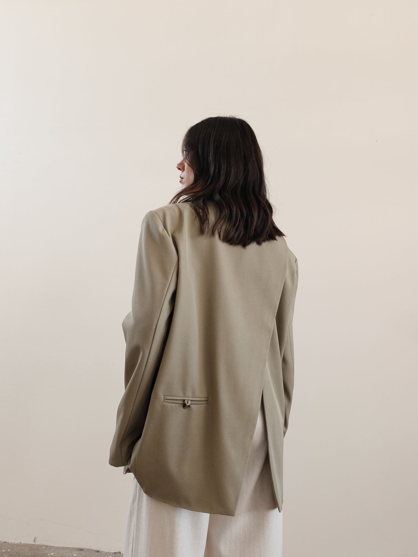 BLAZER OVER CON APERTURA SUL RETRO - VERDE SALVIA 24806