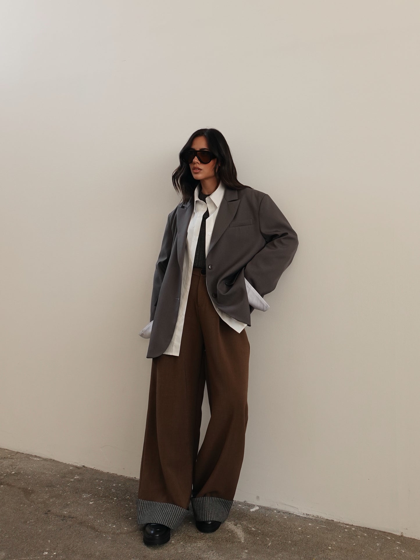 PANTALONI BAGGY CON PIEGA A RIGHE - CAFFE' 15600