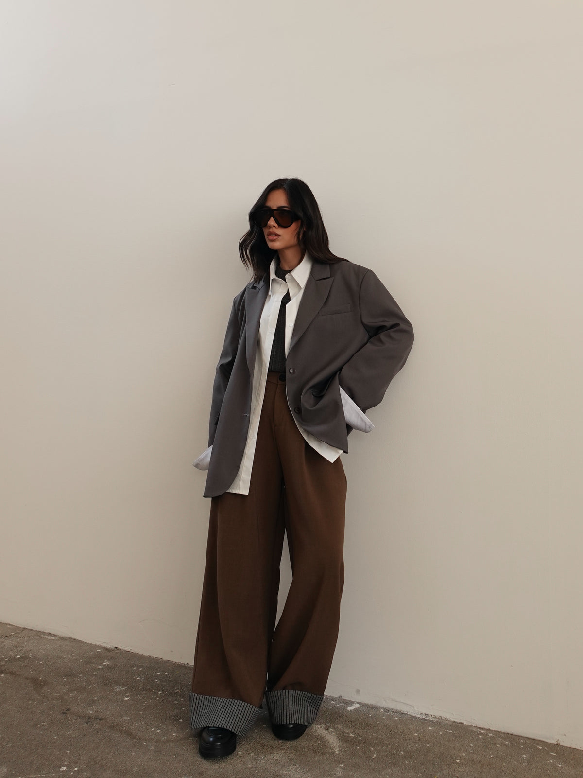PANTALONI BAGGY CON PIEGA A RIGHE - CAFFE' 15600