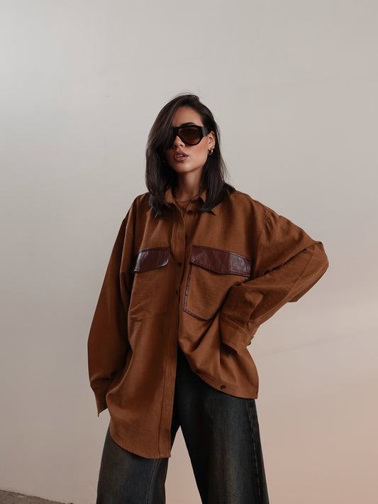 CAMICIA EFFETTO CAMOSCIO CON TASCONI IN ECOPELLE - CAMEL 3478