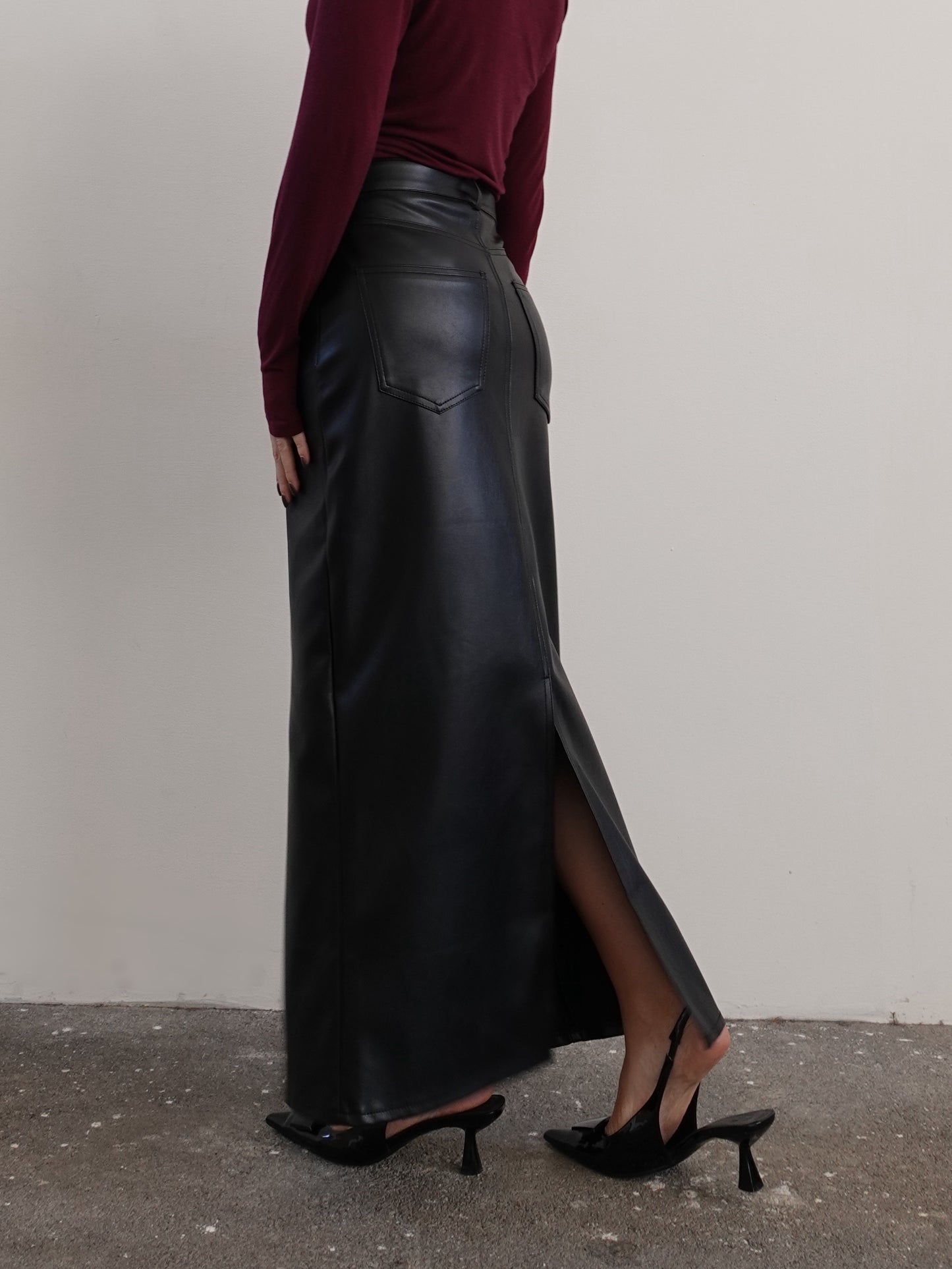 GONNA LONGUETTE IN ECOPELLE CON SPACCO - NERO 9358