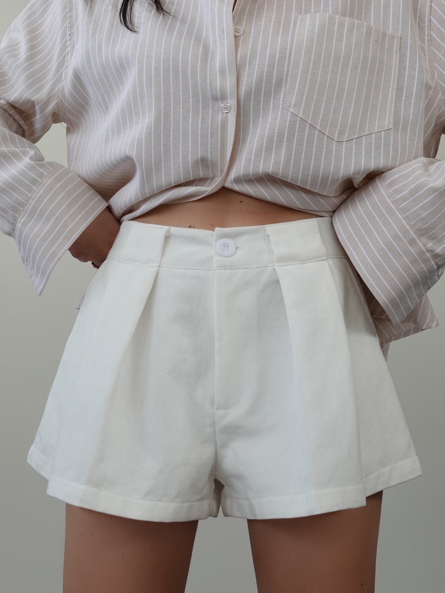 MINI SHORTS CON CINTURA - BIANCO 50169