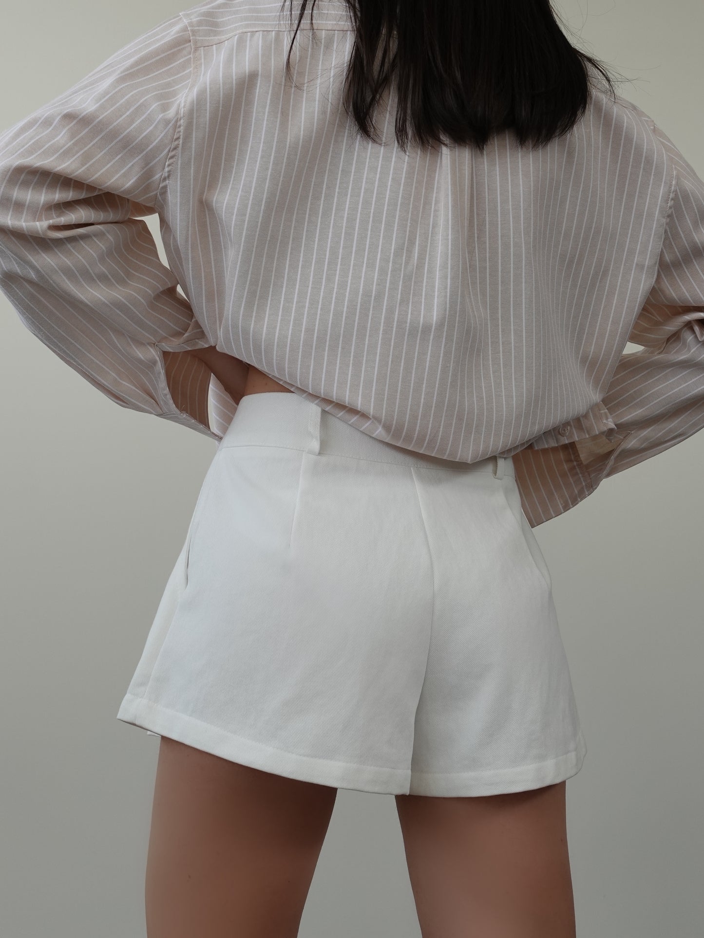 MINI SHORTS CON CINTURA - BIANCO 50169