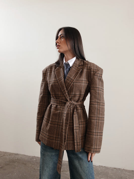 GIACCA/CAPPOTTO A QUADRI CON SPALLE STRUTTURATE E CINTURA - CAMEL 251363