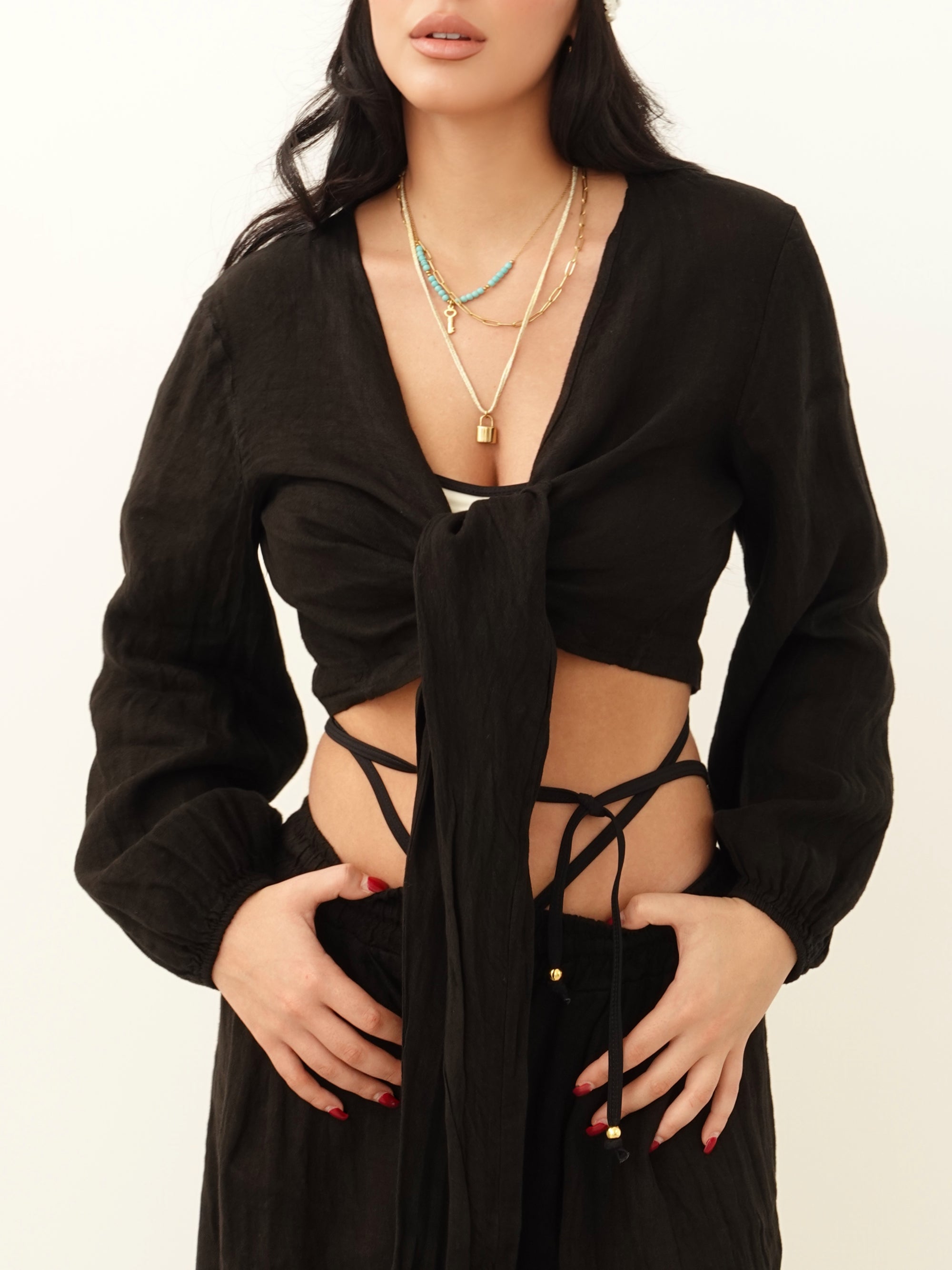 BLUSA CROP CON NODO 100% LINO - NERO 8767